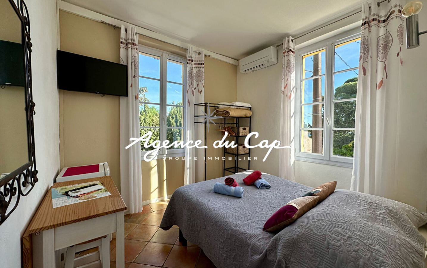 MURS ET FONDS DE COMMERCE HÔTELIER À SAINT-AYGULF, À 50 MÈTRES DE LA MER Image 5