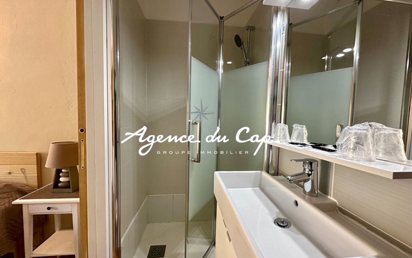 MURS ET FONDS DE COMMERCE HÔTELIER À SAINT-AYGULF, À 50 MÈTRES DE LA MER Image 8