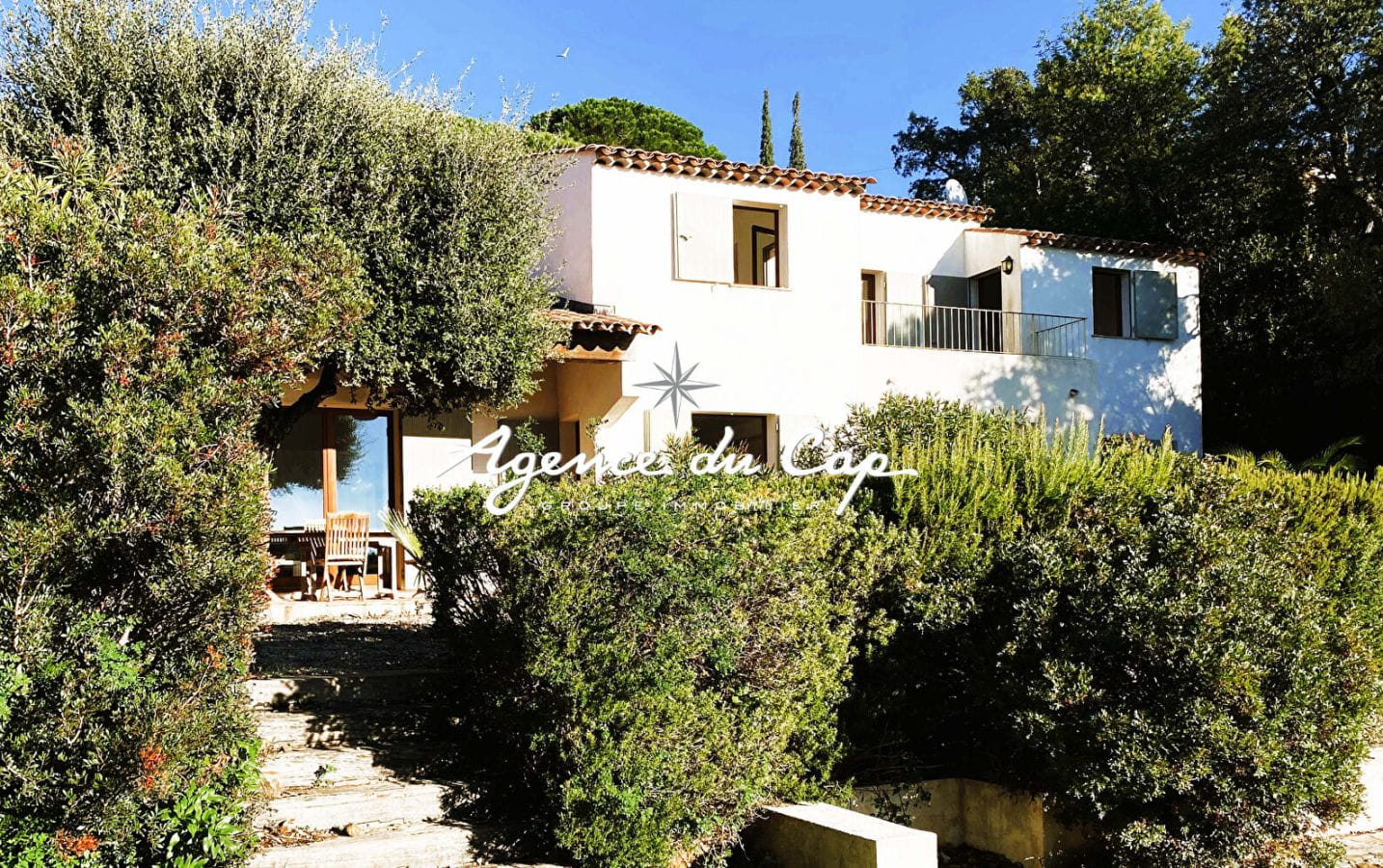 VILLA PROVENCALE DE 143M² 5 PIECES AVEC 4 CHAMBRES, VUE MER, PISCINE ET GARAGE, AUX ISSAMBRES Image 1