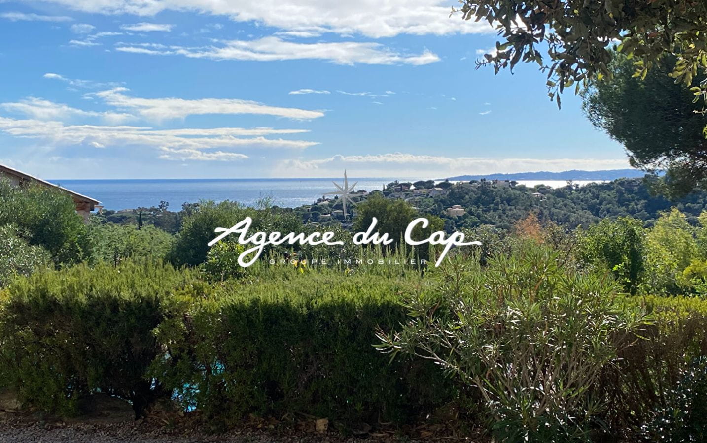 VILLA PROVENCALE DE 143M² 5 PIECES AVEC 4 CHAMBRES, VUE MER, PISCINE ET GARAGE, AUX ISSAMBRES Image 10