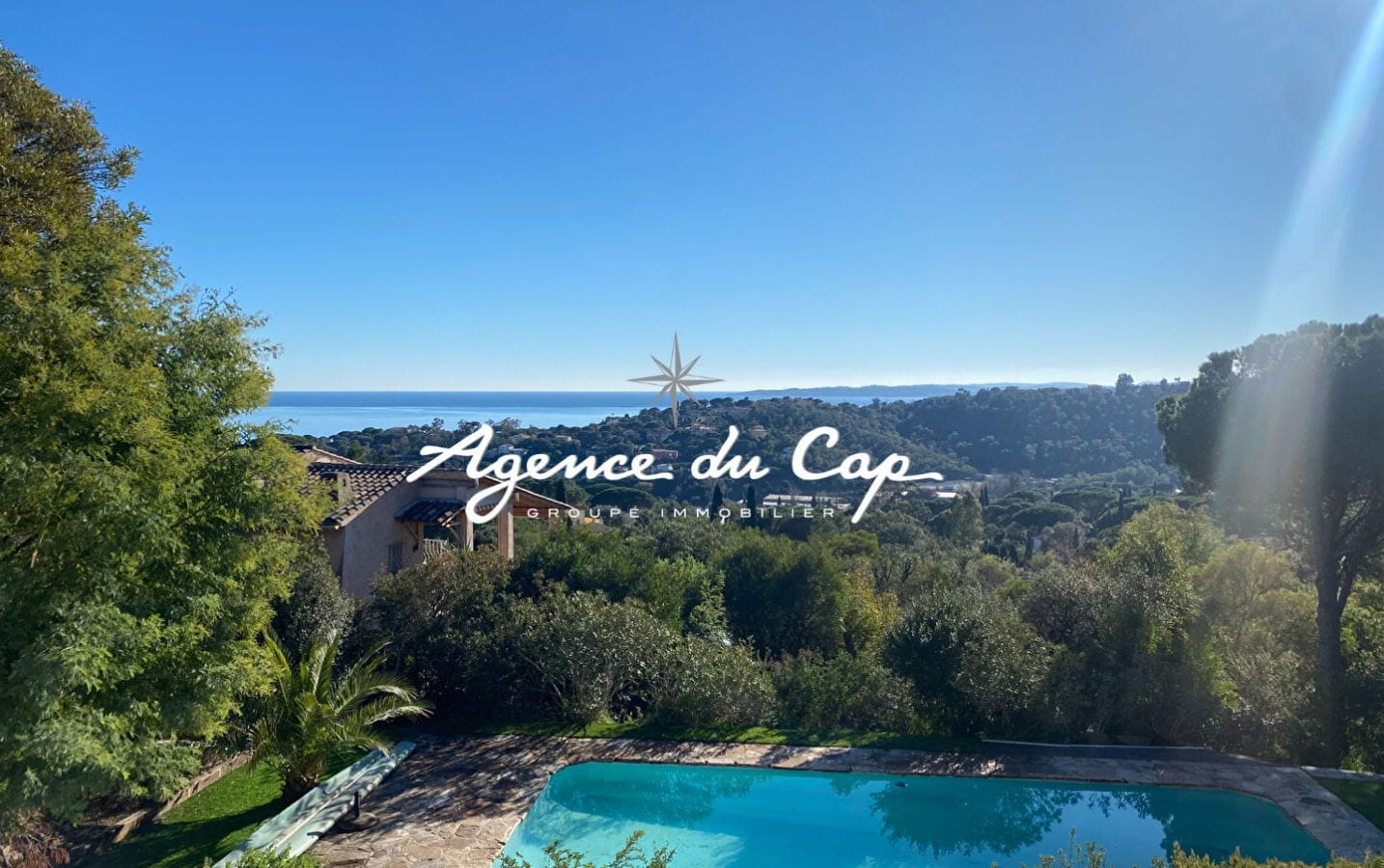VILLA PROVENCALE DE 143M² 5 PIECES AVEC 4 CHAMBRES, VUE MER, PISCINE ET GARAGE, AUX ISSAMBRES Image 0