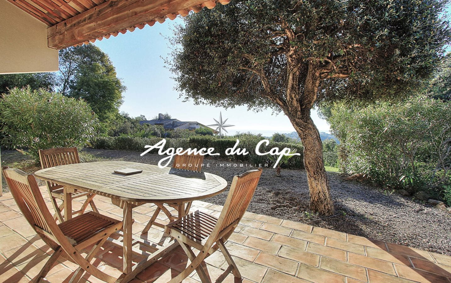 VILLA PROVENCALE DE 143M² 5 PIECES AVEC 4 CHAMBRES, VUE MER, PISCINE ET GARAGE, AUX ISSAMBRES Image 2