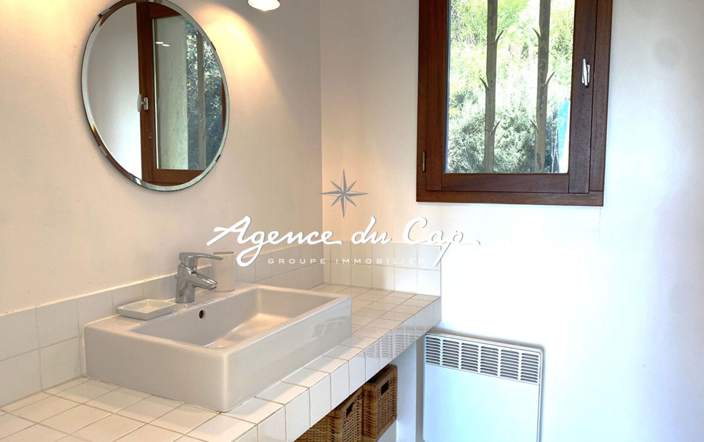 VILLA PROVENCALE DE 143M² 5 PIECES AVEC 4 CHAMBRES, VUE MER, PISCINE ET GARAGE, AUX ISSAMBRES Image 6