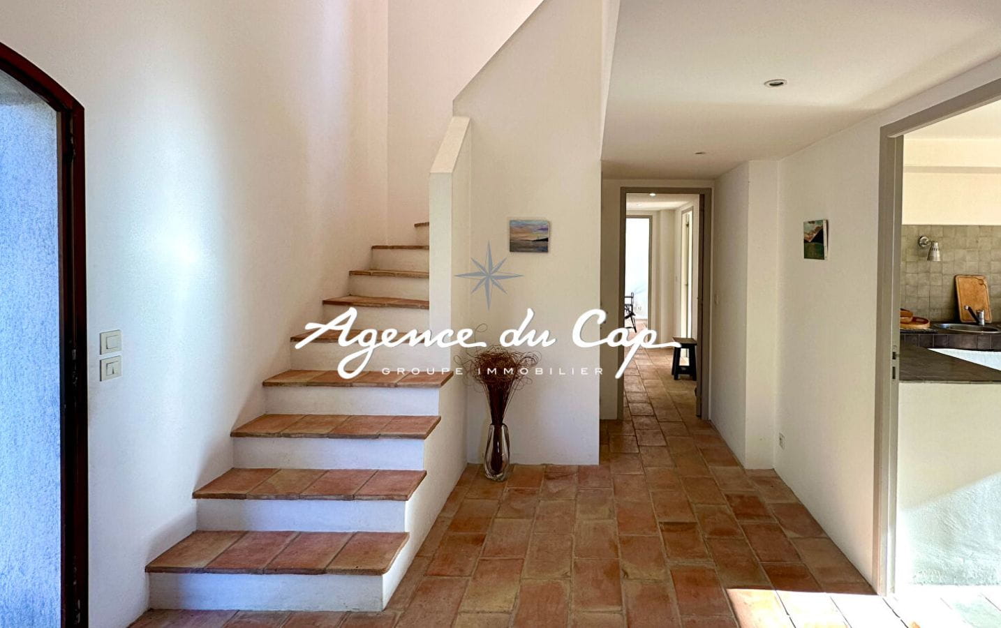 VILLA PROVENCALE DE 143M² 5 PIECES AVEC 4 CHAMBRES, VUE MER, PISCINE ET GARAGE, AUX ISSAMBRES Image 7