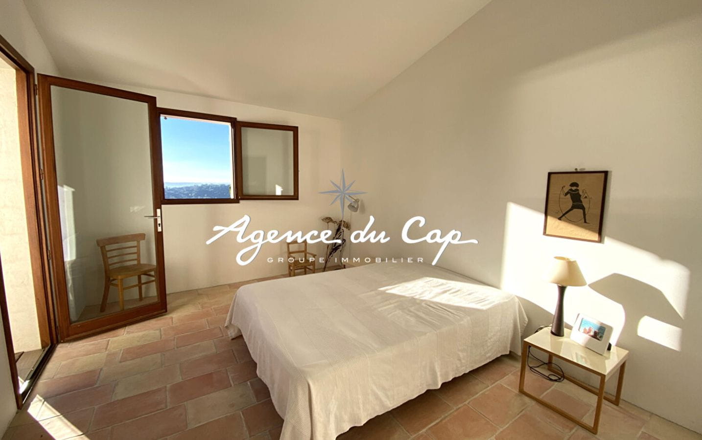 VILLA PROVENCALE DE 143M² 5 PIECES AVEC 4 CHAMBRES, VUE MER, PISCINE ET GARAGE, AUX ISSAMBRES Image 8