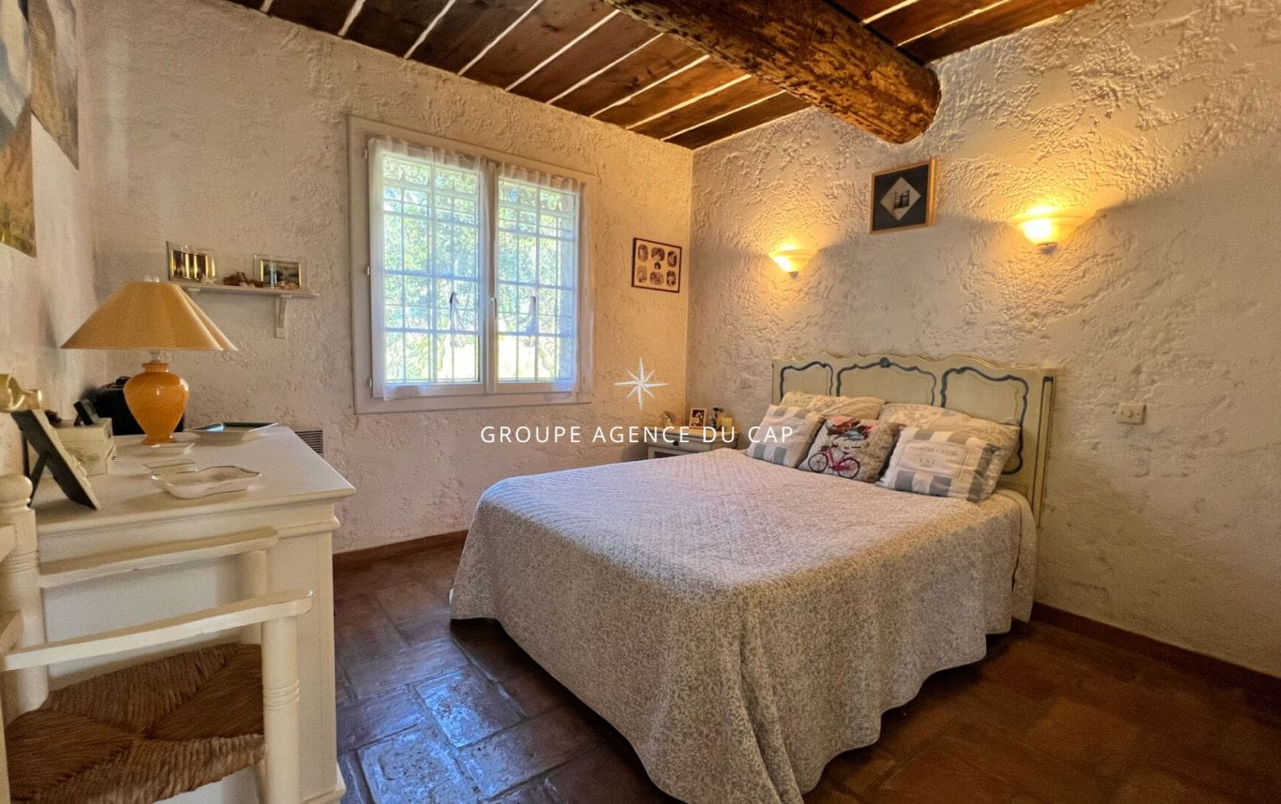 À VENDRE VILLA DE 7 PIÈCES AVEC PISCINE ET GRANDE TERRASSE OFFRANT UNE VUE MER SUR LE GOLFE DE SAINT-TROPEZ, AUX ISSAMBRES Image 5