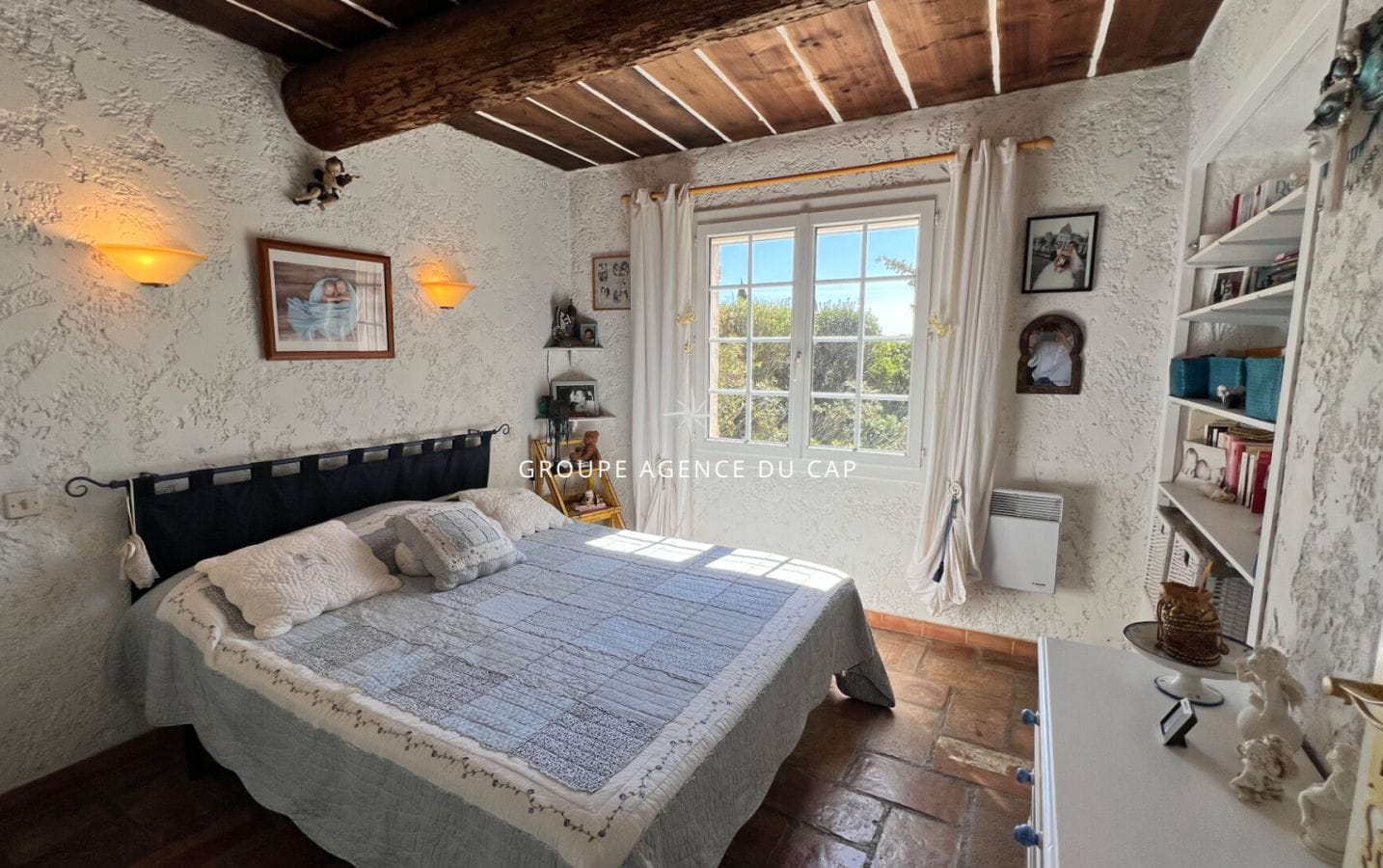 À VENDRE VILLA DE 7 PIÈCES AVEC PISCINE ET GRANDE TERRASSE OFFRANT UNE VUE MER SUR LE GOLFE DE SAINT-TROPEZ, AUX ISSAMBRES Image 6