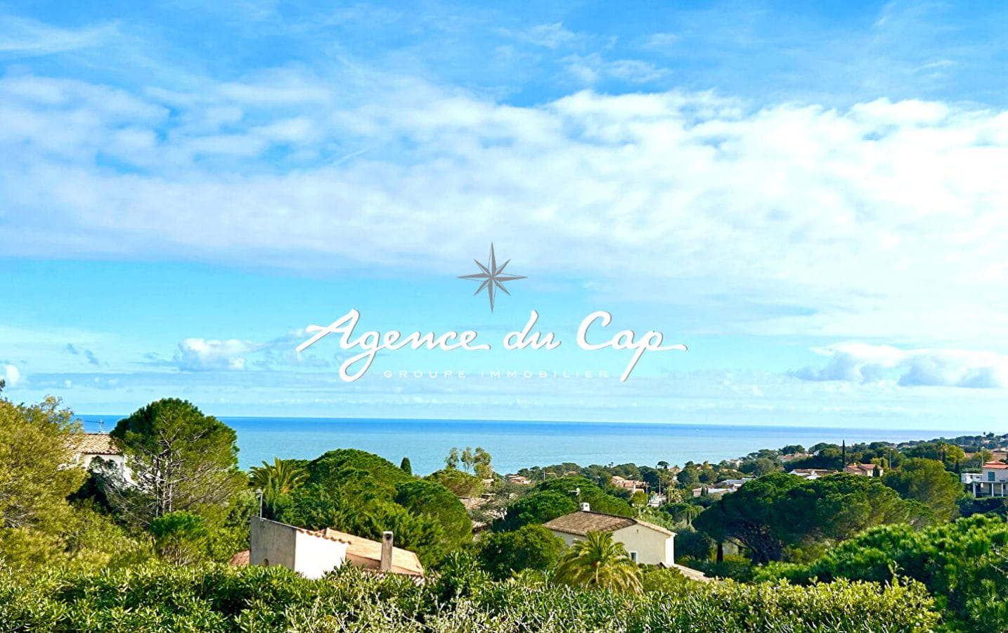 FOR SALE RENOVATED VILLA OF 150 sqm, 6 ROOMS, WITH SEA VIEW, GARAGE AND POOL, IN LES ISSAMBRES Image 1