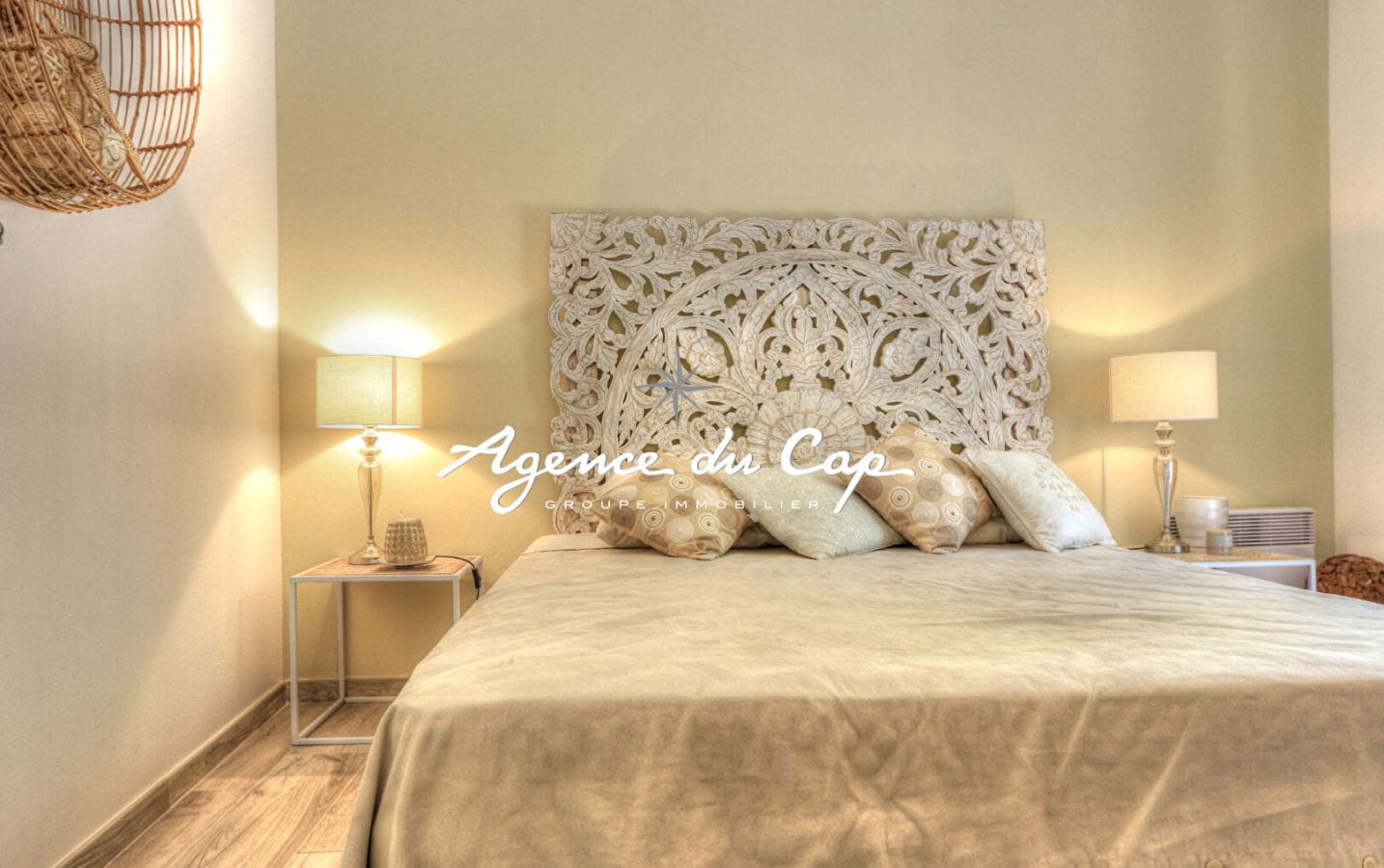 A VENDRE VILLA RÉNOVÉE DE 150 M², 6 PIÈCES, AVEC VUE MER, GARAGE ET PISCINE, AUX ISSAMBRES Image 6