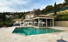 VILLA CONTEMPORAINE À VENDRE DE 300M² 7 PIÈCES AVEC VUE MER ET PISCINE OFFRANT DES PRESTATIONS DE HAUTE QUALITÉ, À SAINTE-MAXIME Min 10