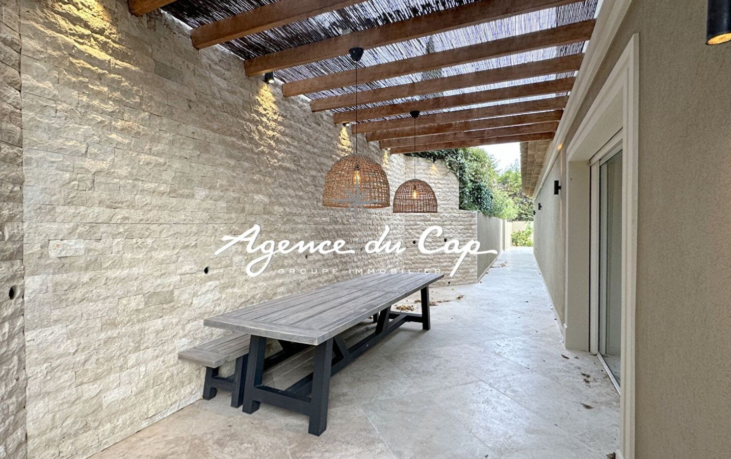 VILLA CONTEMPORAINE À VENDRE DE 300M² 7 PIÈCES AVEC VUE MER ET PISCINE OFFRANT DES PRESTATIONS DE HAUTE QUALITÉ, À SAINTE-MAXIME Image 13