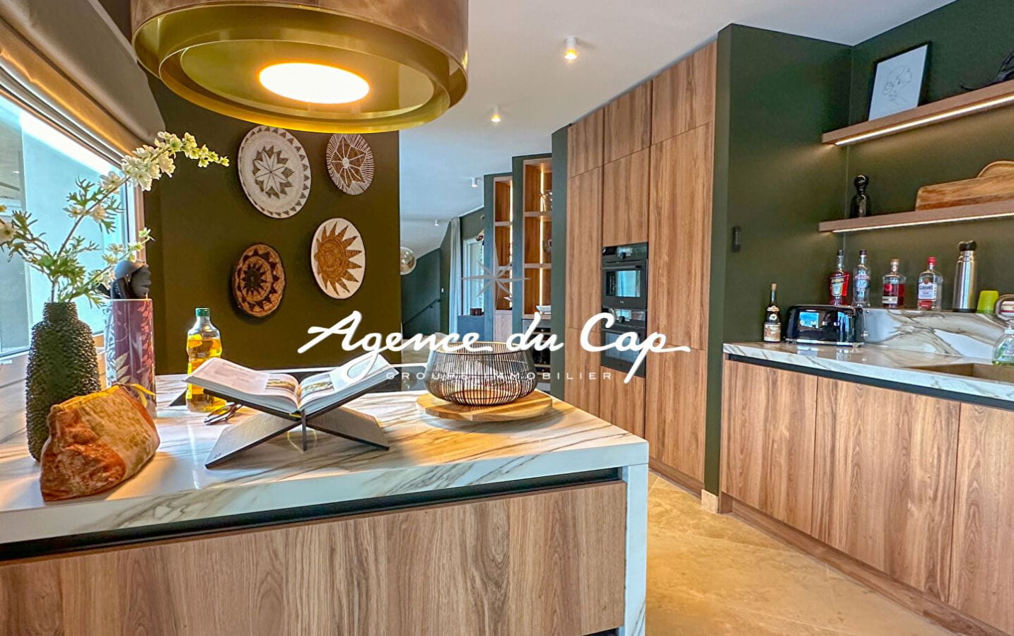 VILLA CONTEMPORAINE À VENDRE DE 300M² 7 PIÈCES AVEC VUE MER ET PISCINE OFFRANT DES PRESTATIONS DE HAUTE QUALITÉ, À SAINTE-MAXIME Image 14