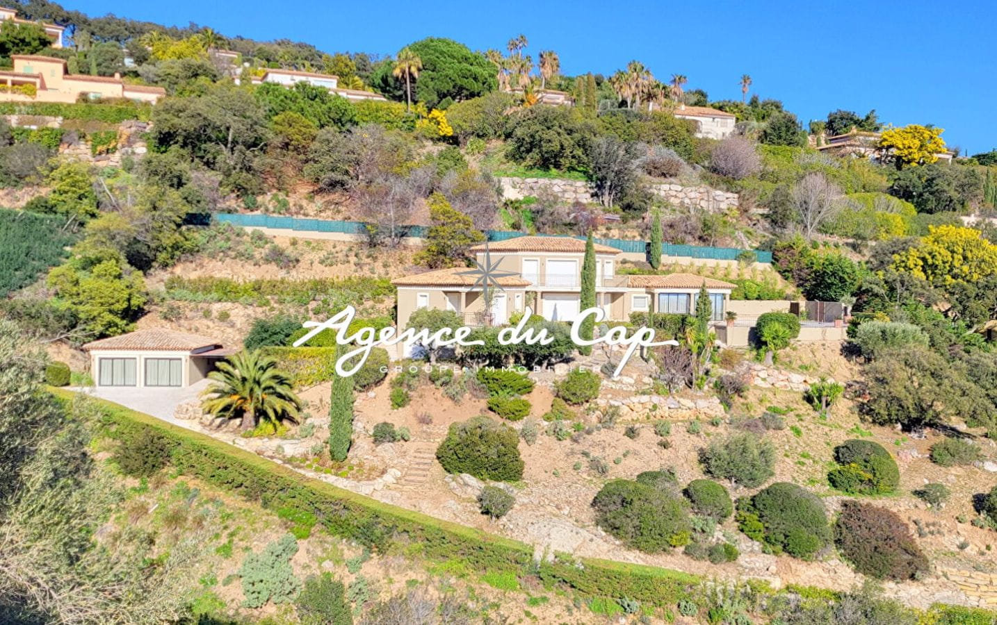 VILLA CONTEMPORAINE À VENDRE DE 300M² 7 PIÈCES AVEC VUE MER ET PISCINE OFFRANT DES PRESTATIONS DE HAUTE QUALITÉ, À SAINTE-MAXIME Image 15