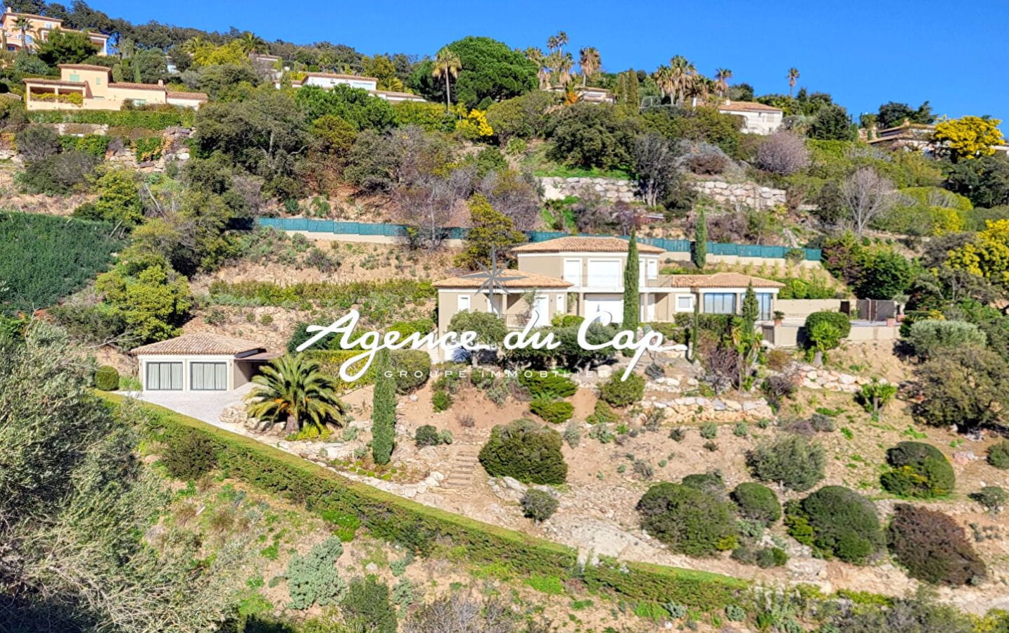 VILLA CONTEMPORAINE À VENDRE DE 300M² 7 PIÈCES AVEC VUE MER ET PISCINE OFFRANT DES PRESTATIONS DE HAUTE QUALITÉ, À SAINTE-MAXIME Image 16