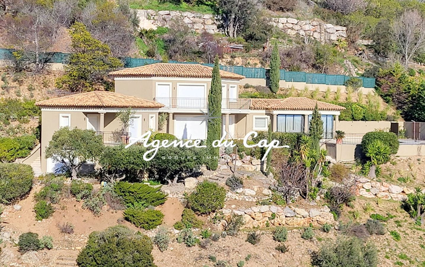VILLA CONTEMPORAINE À VENDRE DE 300M² 7 PIÈCES AVEC VUE MER ET PISCINE OFFRANT DES PRESTATIONS DE HAUTE QUALITÉ, À SAINTE-MAXIME Image 17