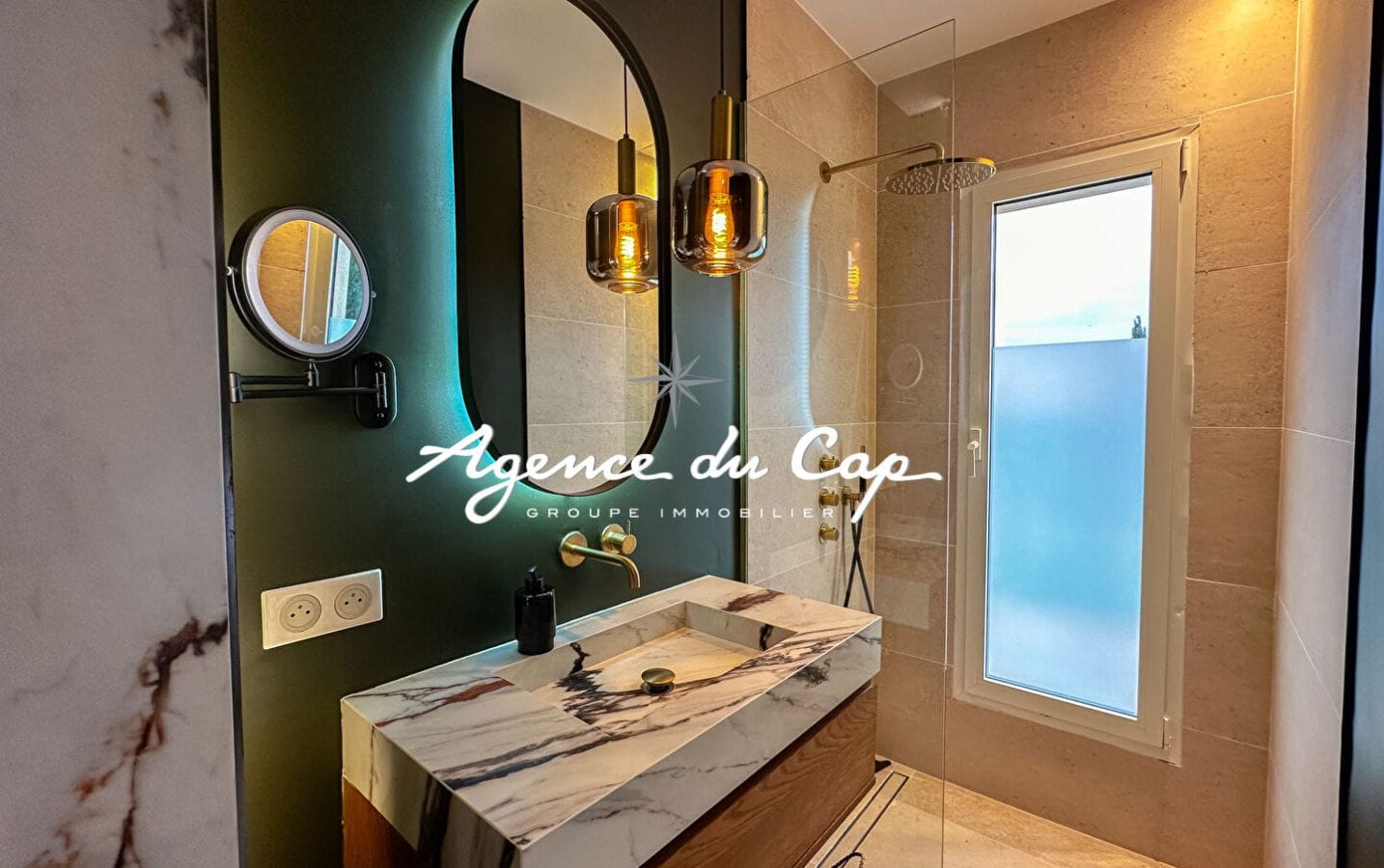 VILLA CONTEMPORAINE À VENDRE DE 300M² 7 PIÈCES AVEC VUE MER ET PISCINE OFFRANT DES PRESTATIONS DE HAUTE QUALITÉ, À SAINTE-MAXIME Image 6