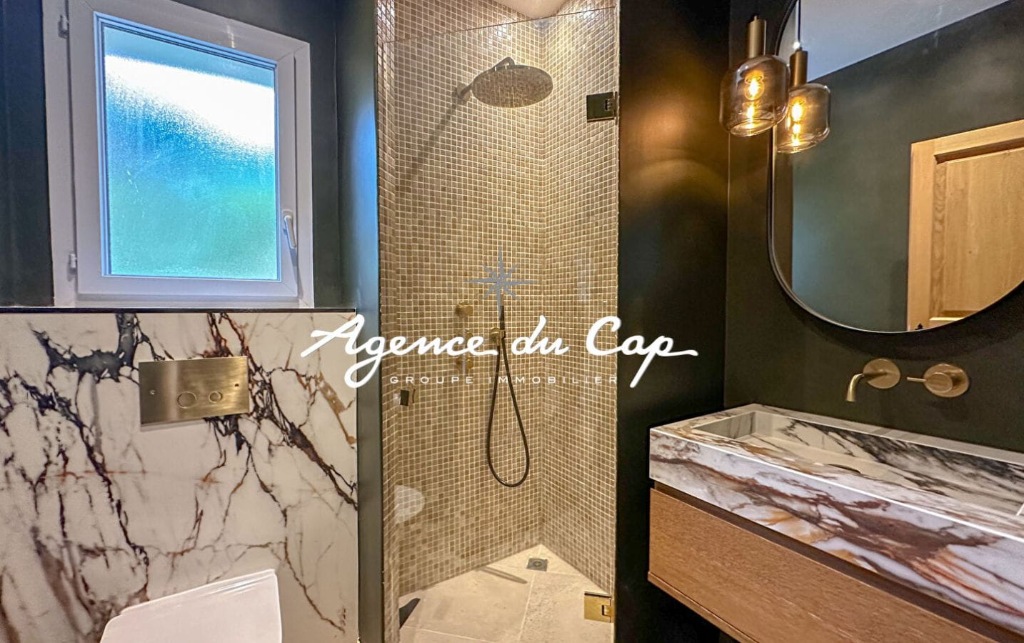 VILLA CONTEMPORAINE À VENDRE DE 300M² 7 PIÈCES AVEC VUE MER ET PISCINE OFFRANT DES PRESTATIONS DE HAUTE QUALITÉ, À SAINTE-MAXIME Image 7