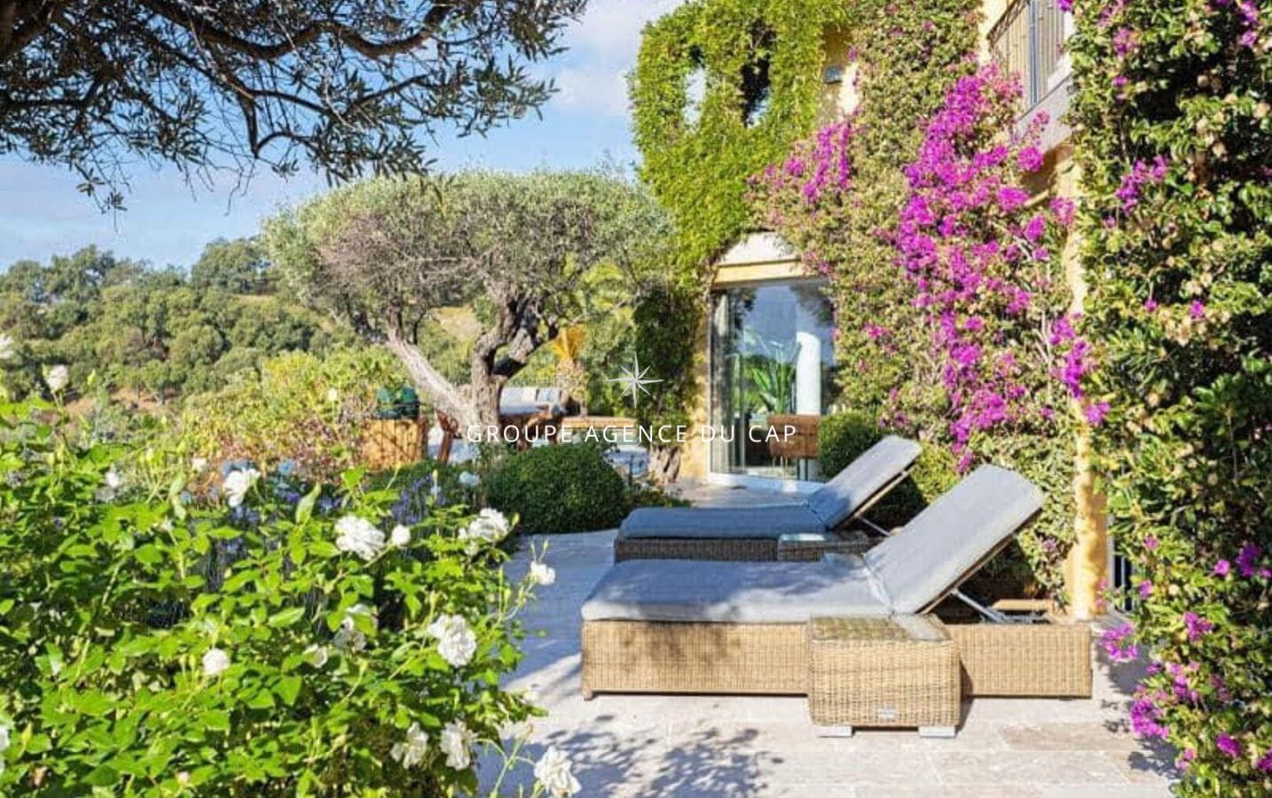 PROVENCAL VILLA OF 250sqm 6 ROOMS WITH SEA VIEW, SAUNA AND POOL, IN SAINTE-MAXIME Image 1