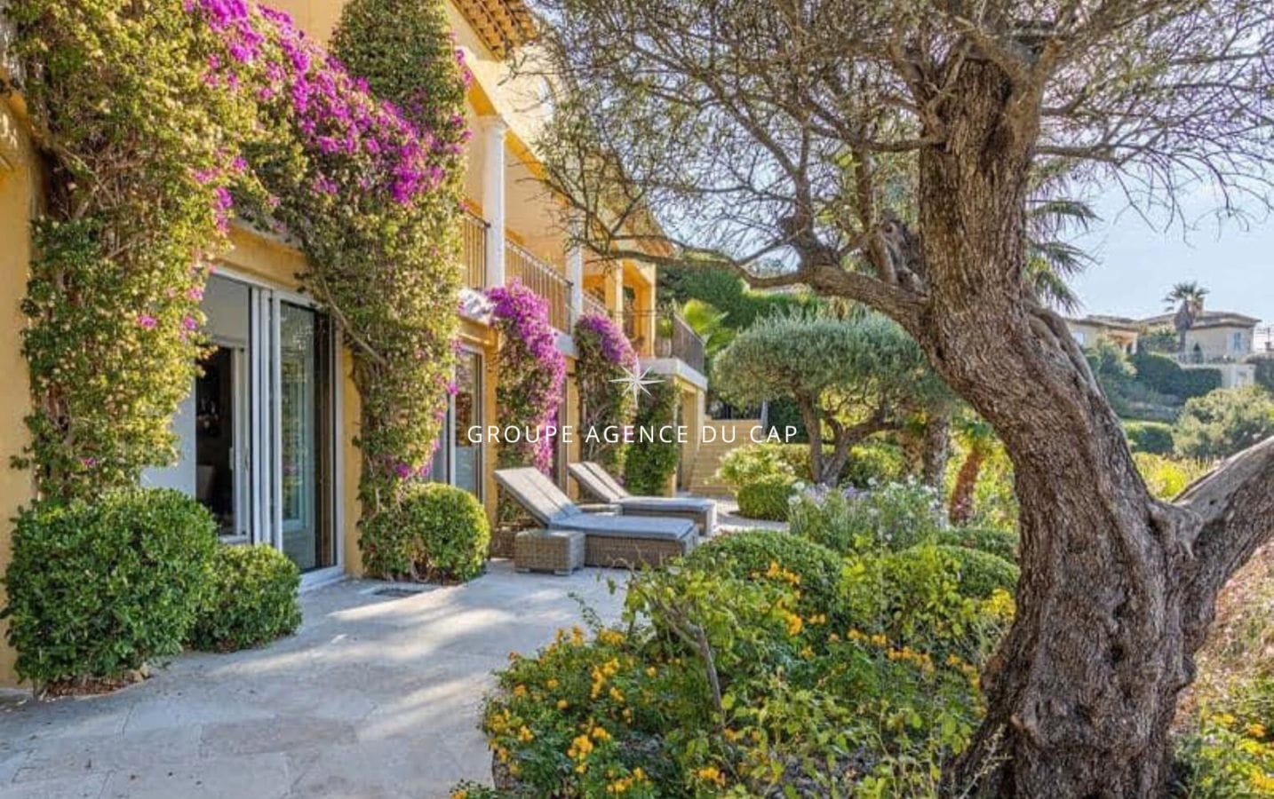 PROVENCAL VILLA OF 250sqm 6 ROOMS WITH SEA VIEW, SAUNA AND POOL, IN SAINTE-MAXIME Image 0