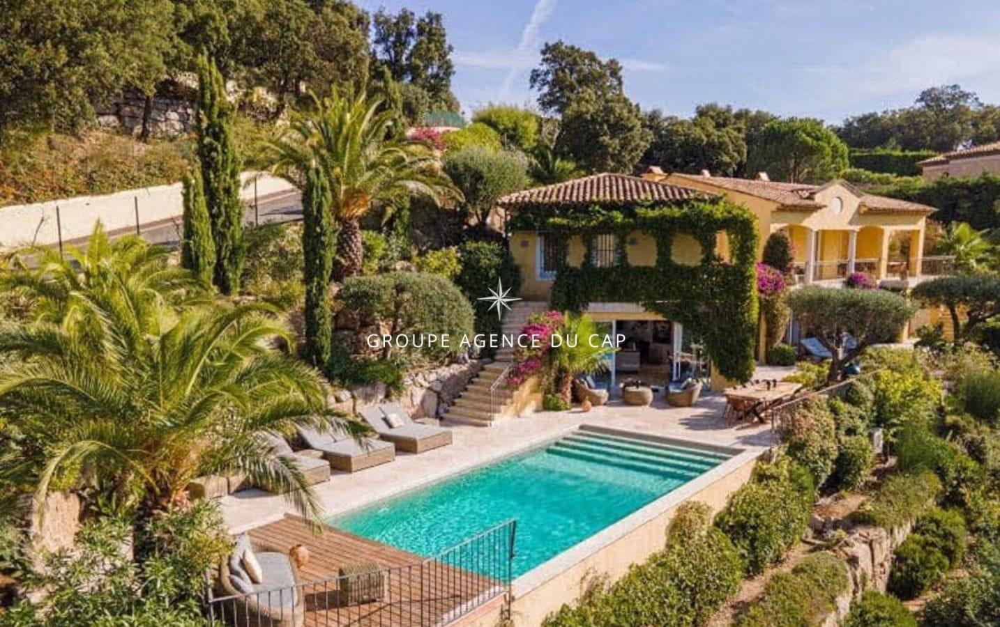 PROVENCAL VILLA OF 250sqm 6 ROOMS WITH SEA VIEW, SAUNA AND POOL, IN SAINTE-MAXIME Image 2