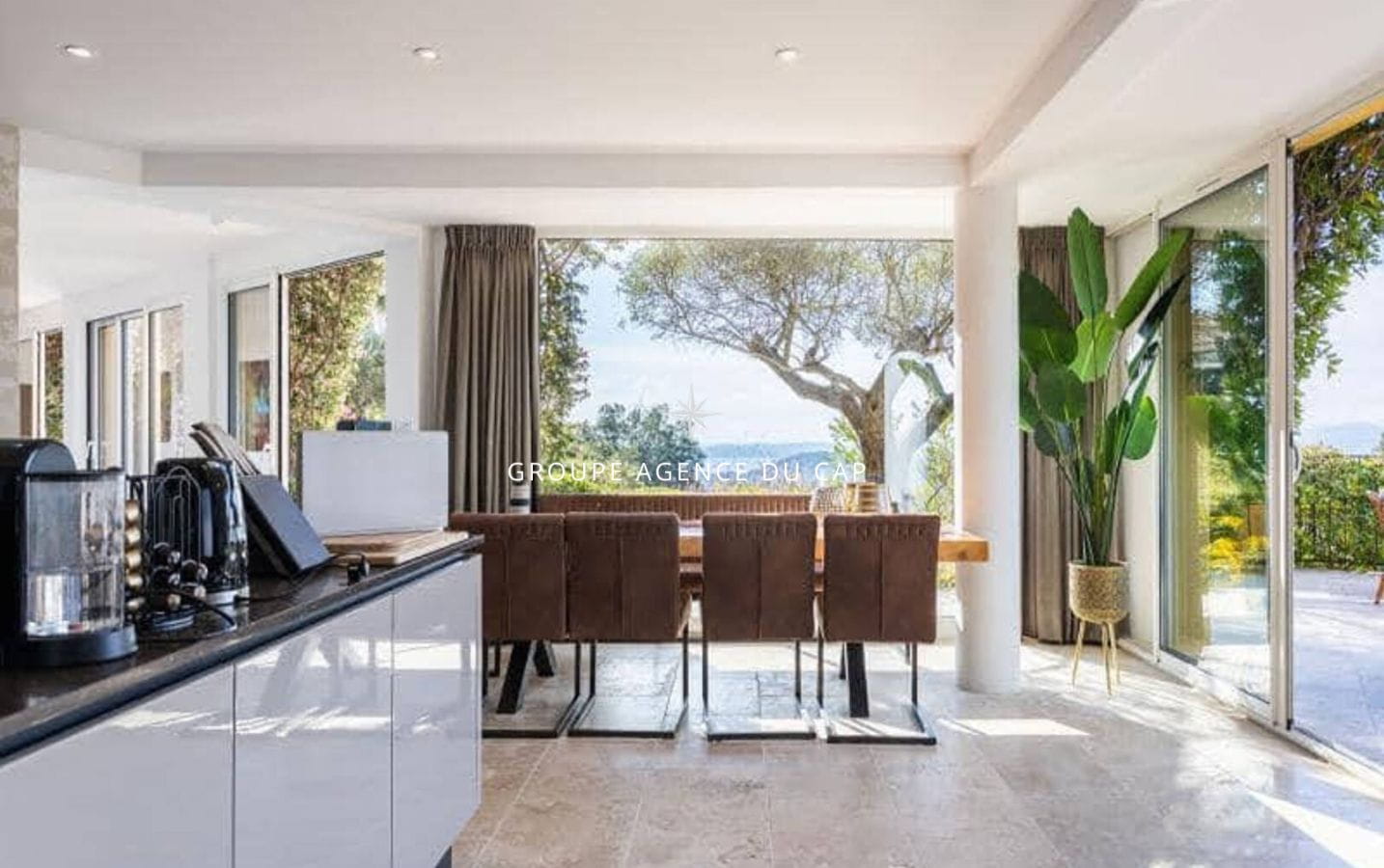 PROVENCAL VILLA OF 250sqm 6 ROOMS WITH SEA VIEW, SAUNA AND POOL, IN SAINTE-MAXIME Image 4