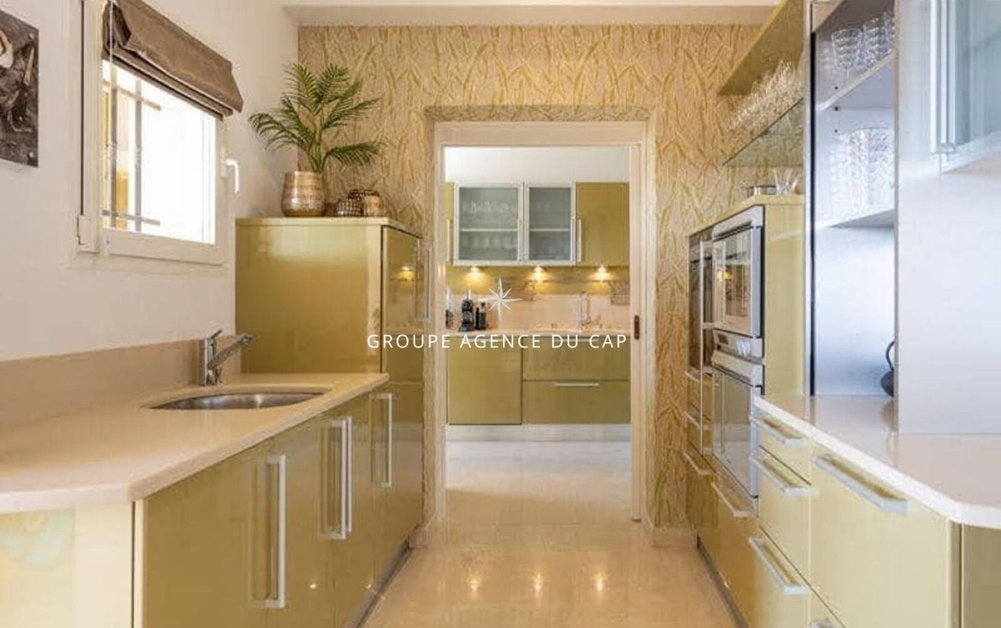 PROVENCAL VILLA OF 250sqm 6 ROOMS WITH SEA VIEW, SAUNA AND POOL, IN SAINTE-MAXIME Image 6