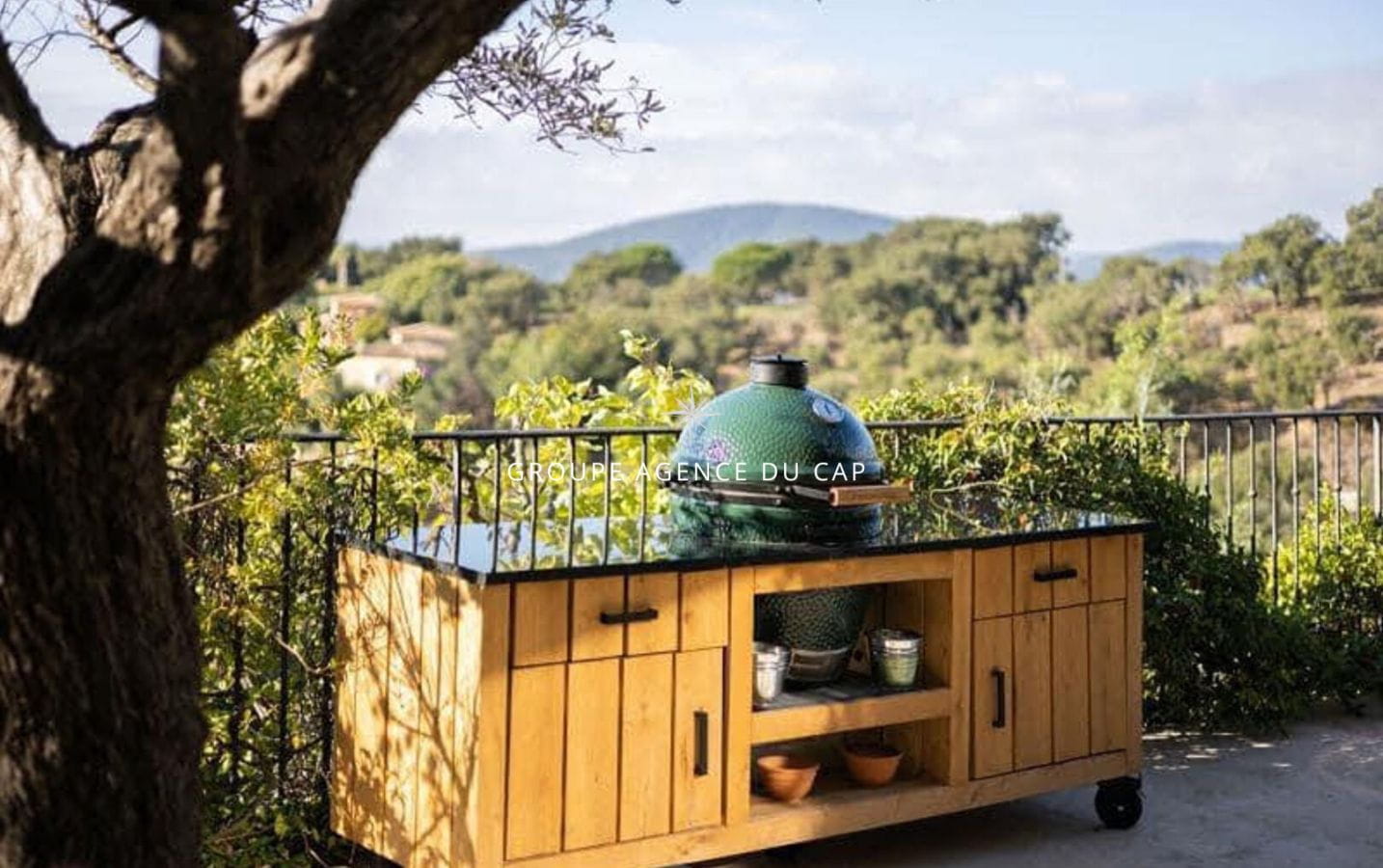 VILLA PROVENÇALE DE 250M² 6 PIÈCES AVEC VUE MER, SAUNA ET PISCINE, À SAINTE-MAXIME Image 13