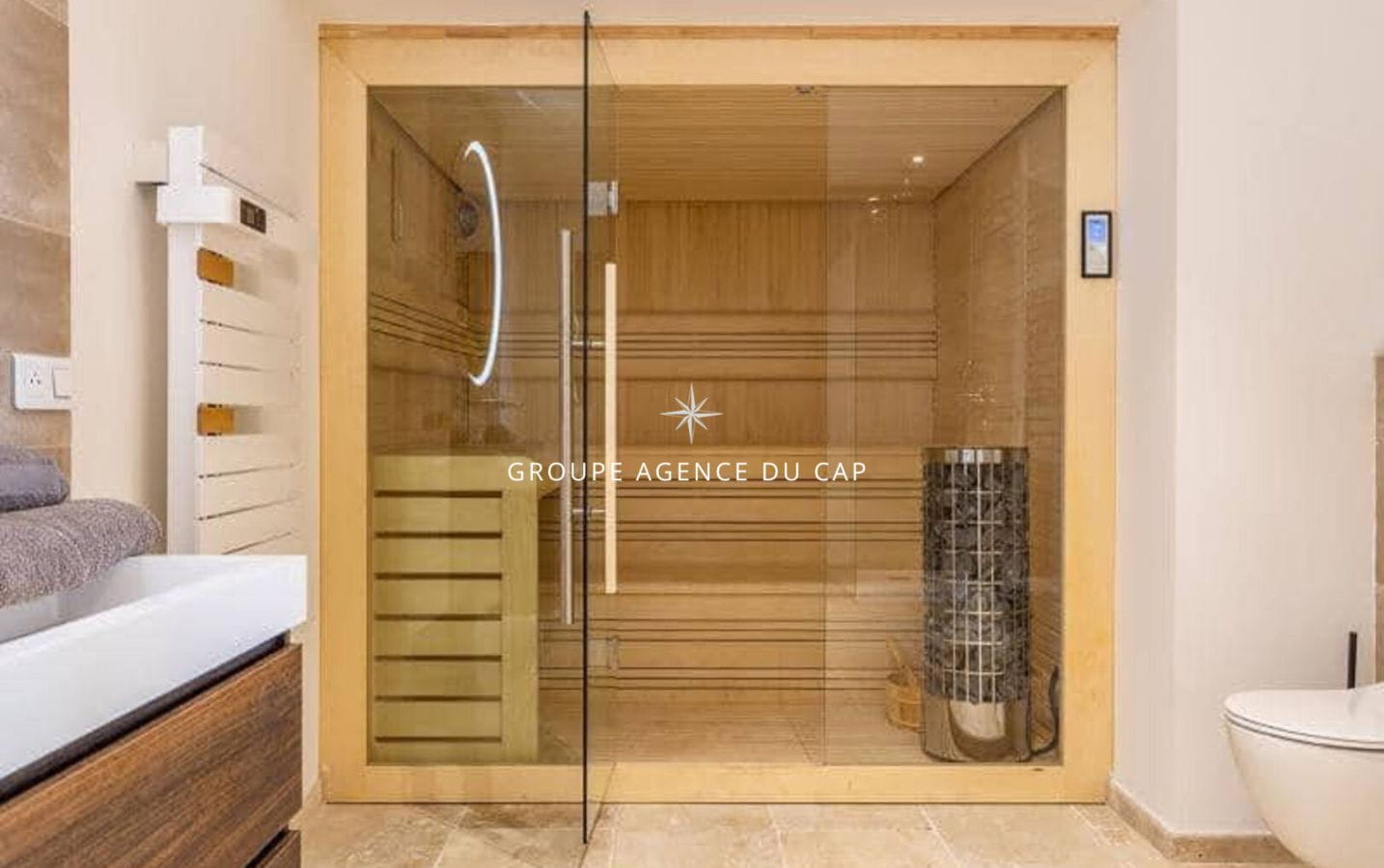 VILLA PROVENÇALE DE 250M² 6 PIÈCES AVEC VUE MER, SAUNA ET PISCINE, À SAINTE-MAXIME Image 8