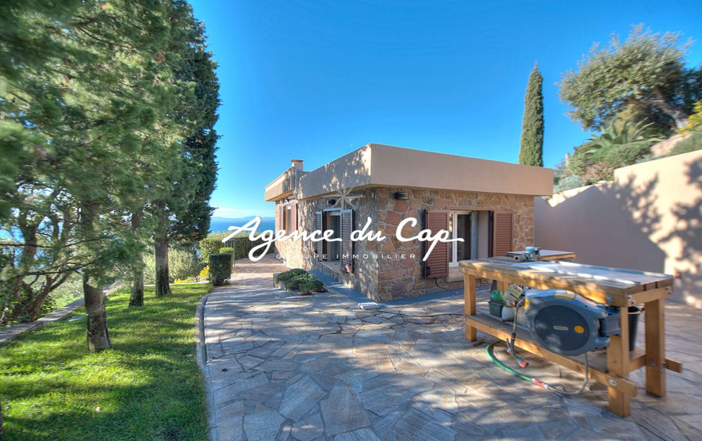 VILLA VUE MER EXCEPTIONELLE , 4 PIECES, SAINT RAPHAEL PROCHE MER Image 2