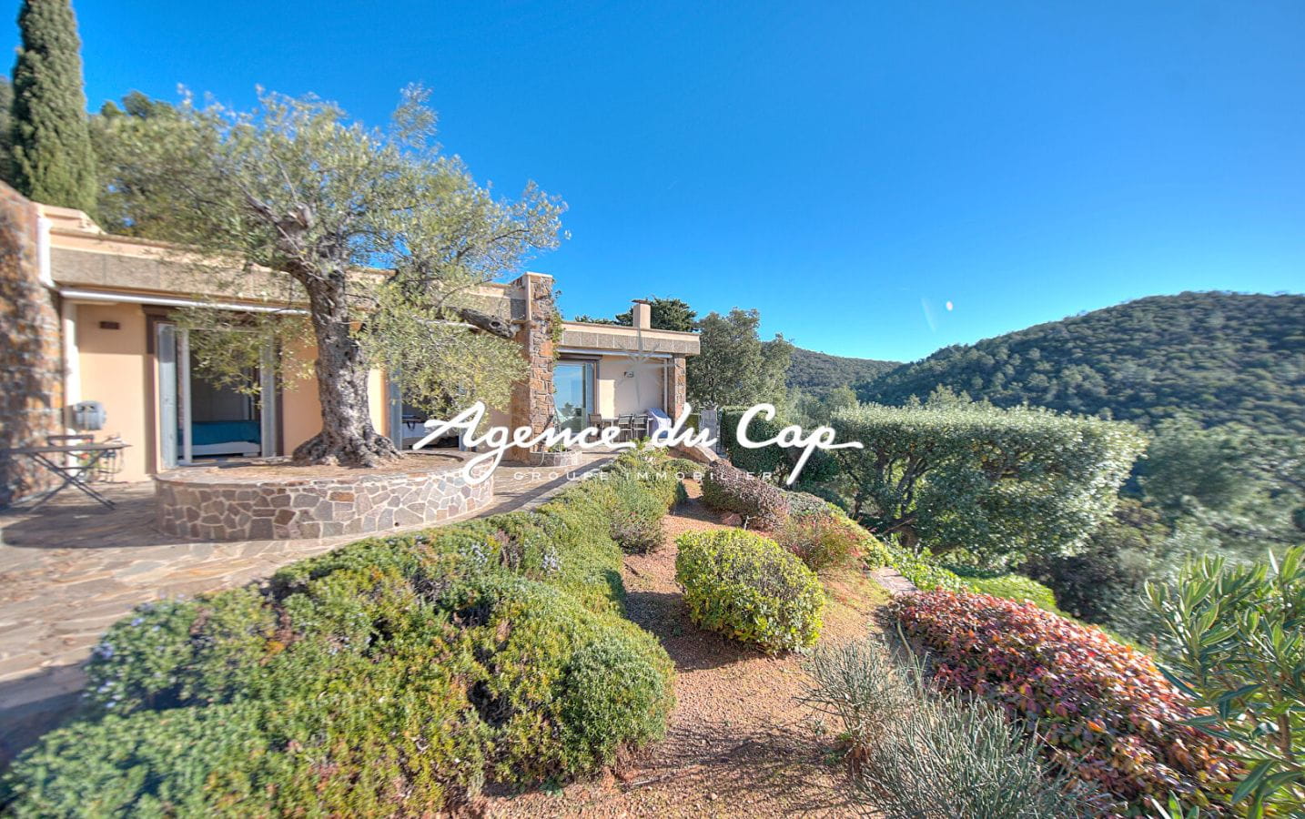 VILLA VUE MER EXCEPTIONELLE , 4 PIECES, SAINT RAPHAEL PROCHE MER Image 3