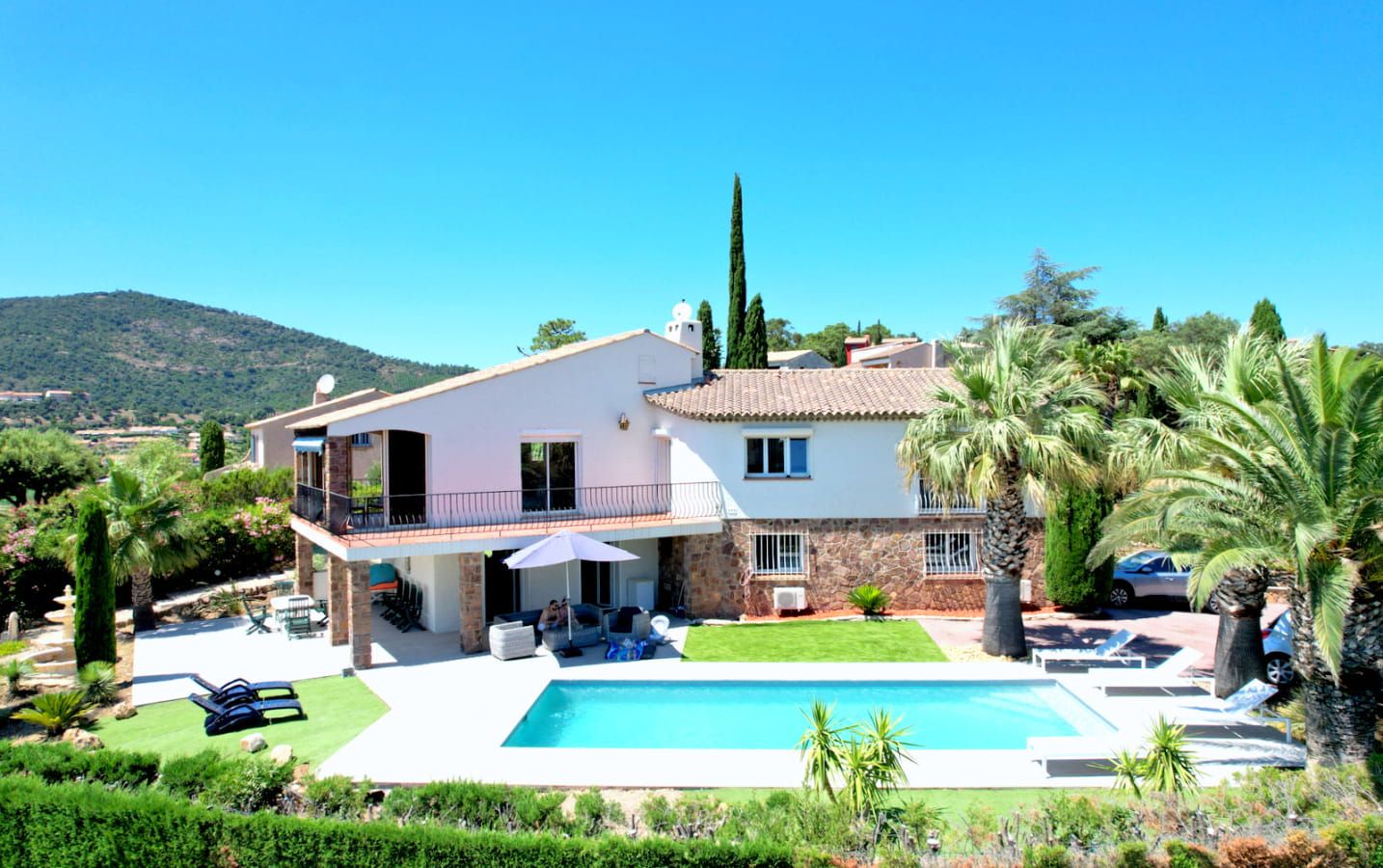 VILLA RENOVEE 7 PIÈCES 200 M²  AVEC VUE DEGAGÉE MER, AUX ISSAMBRES Image 0