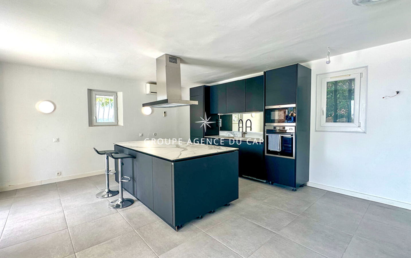 VILLA RENOVEE 7 PIÈCES 200 M²  AVEC VUE DEGAGÉE MER, AUX ISSAMBRES Image 4