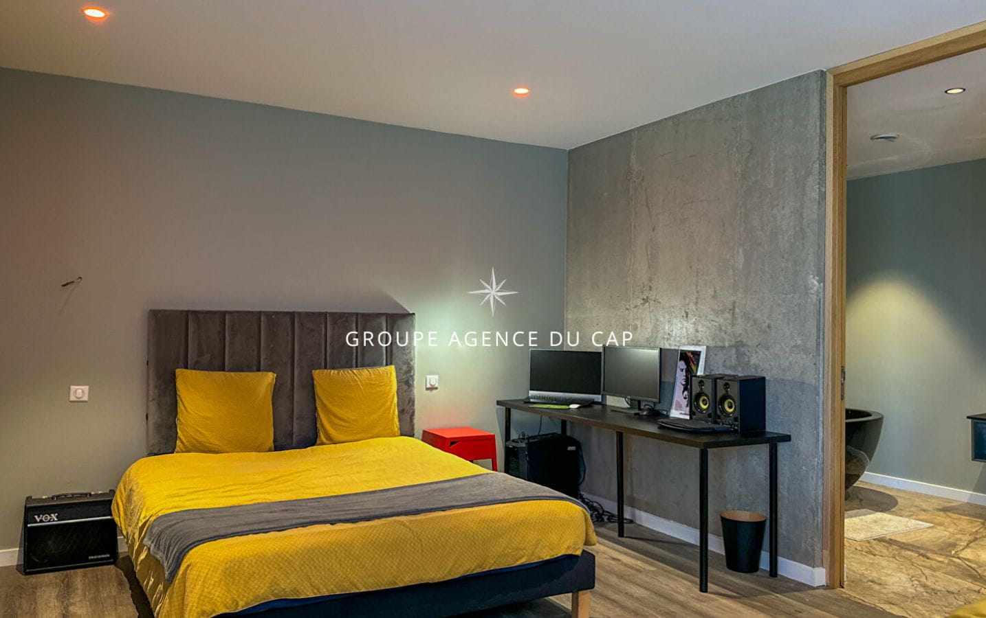 A VENDRE VILLA CONTEMPORAINE VUE MER PISCINE POOL HOUSE CHAMBRES EN SUITE LES ISSAMBRES Image 11