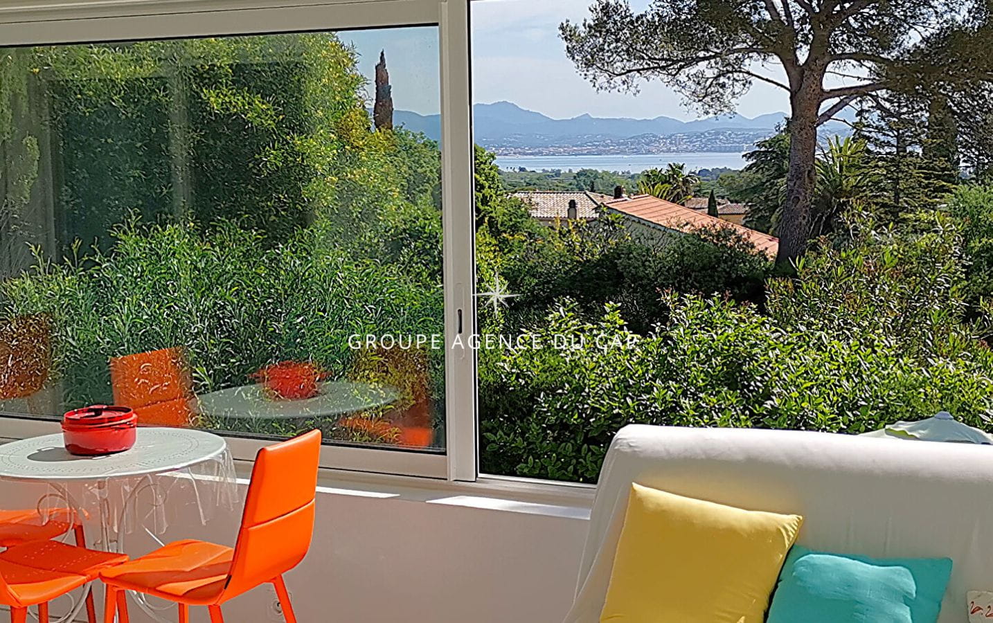 À VENDRE VILLA 4 PIÈCES AVEC VUE MER ET STUDIO INDÉPENDANT, 15MIN A PIED DU CENTRE VILLE DE SAINT AYGULF Image 0