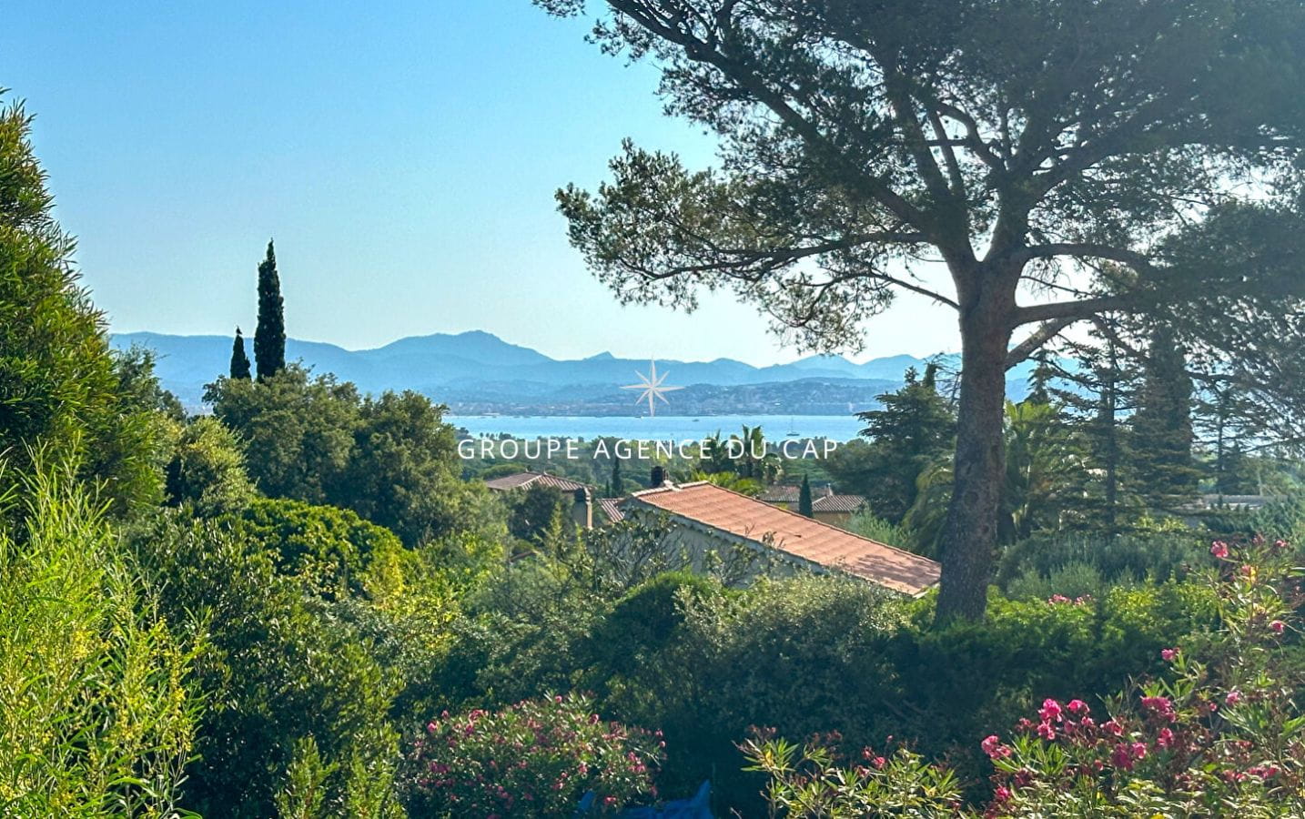 À VENDRE VILLA 4 PIÈCES AVEC VUE MER ET STUDIO INDÉPENDANT, 15MIN A PIED DU CENTRE VILLE DE SAINT AYGULF Image 3