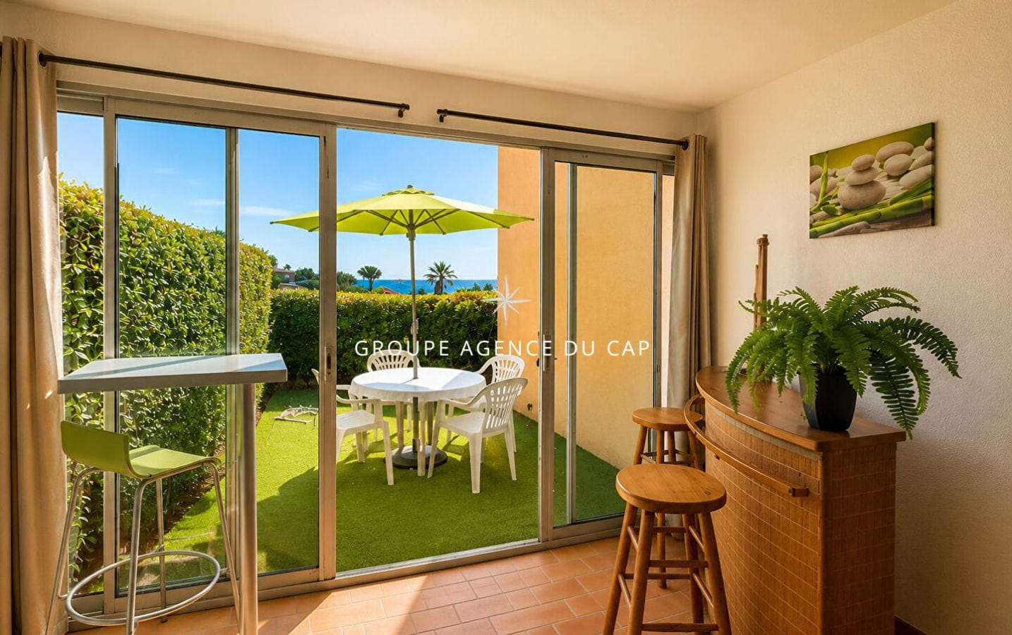 À VENDRE APPARTEMENT T2 À PIED DES PLAGES AVEC VUE MER, À SAINT-AYGULF Image 1