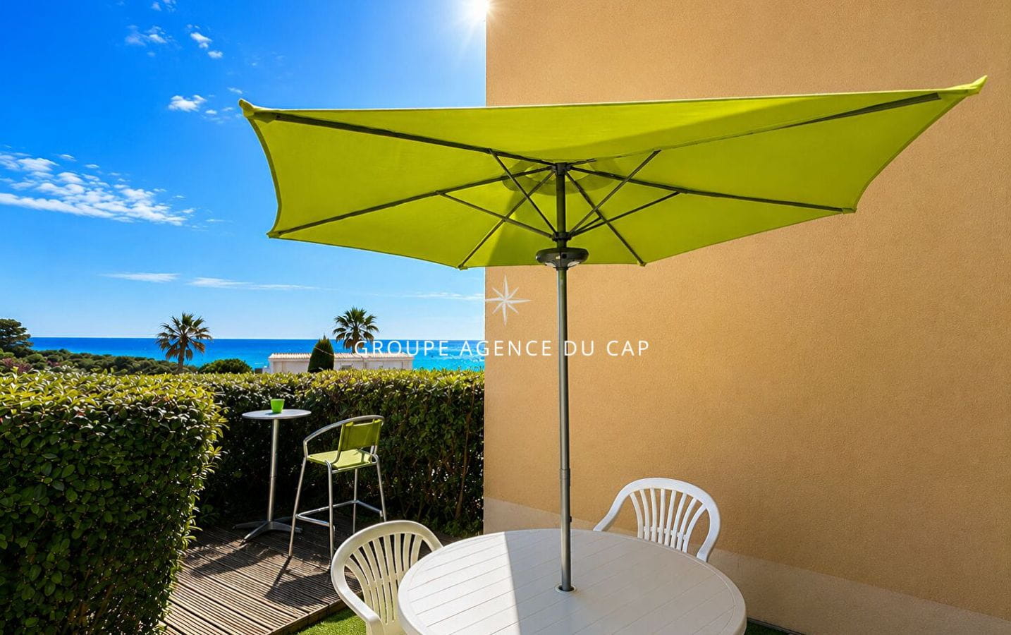 À VENDRE APPARTEMENT T2 À PIED DES PLAGES AVEC VUE MER, À SAINT-AYGULF Image 0