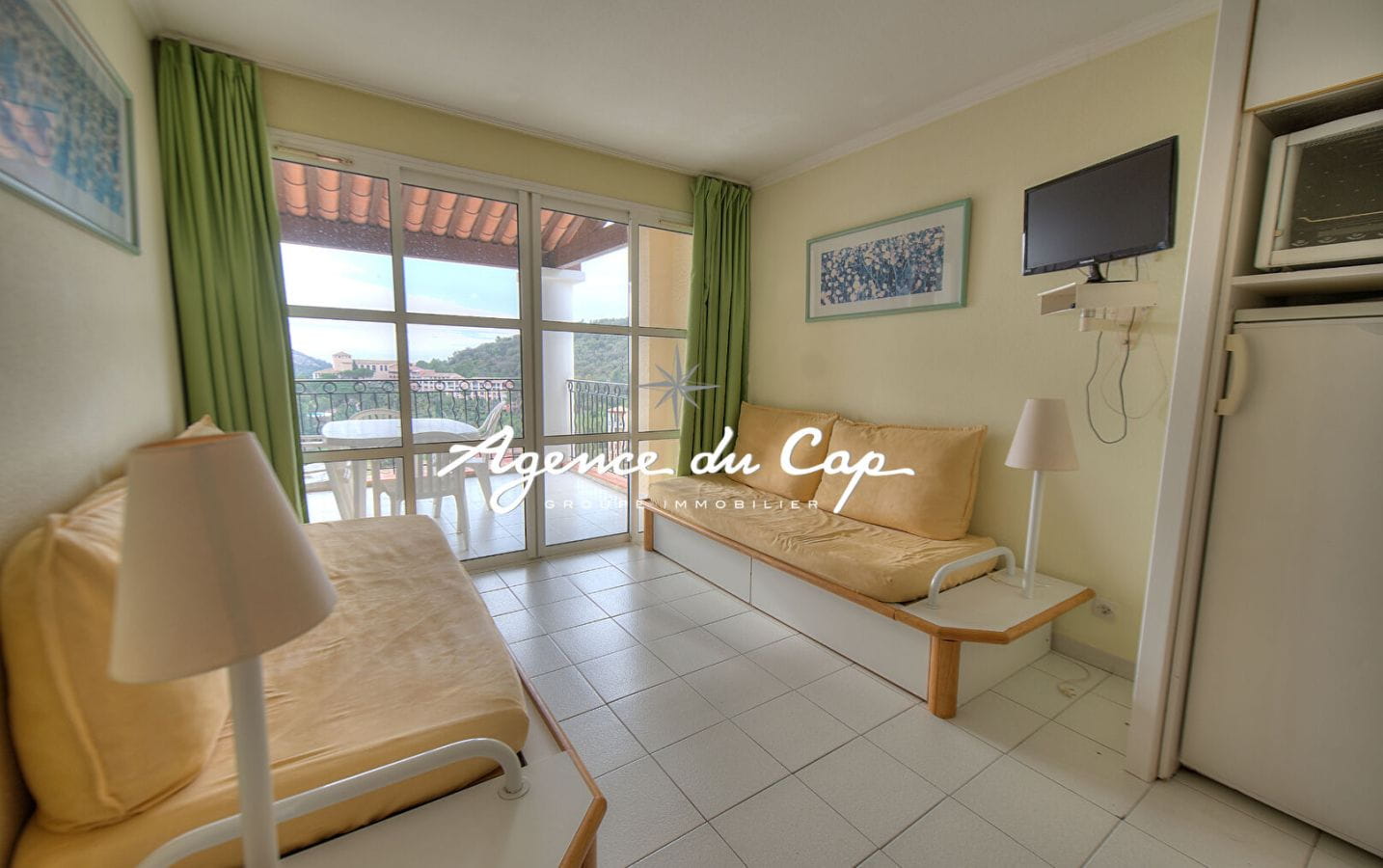 APPARTEMENT VUE MER 3 PIECES A VENDRE 6/8 COUCHAGES DERNIER ETAGE PROCHE MER PARKING PRIVATIF A SAINT RAPHAEL Image 1