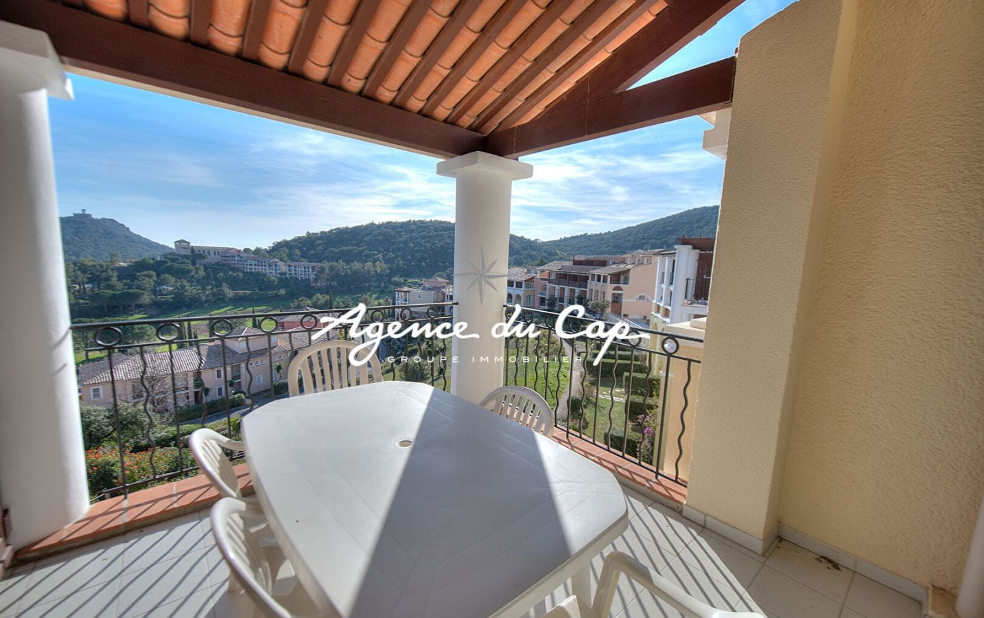 APPARTEMENT VUE MER 3 PIECES A VENDRE 6/8 COUCHAGES DERNIER ETAGE PROCHE MER PARKING PRIVATIF A SAINT RAPHAEL Image 2