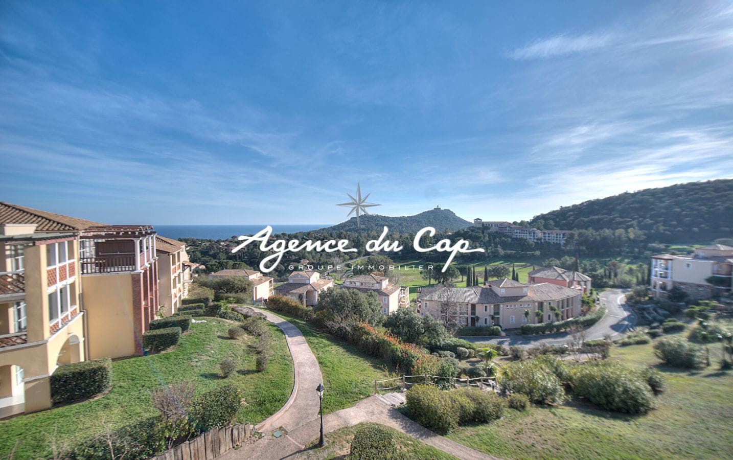 APPARTEMENT VUE MER 3 PIECES A VENDRE 6/8 COUCHAGES DERNIER ETAGE PROCHE MER PARKING PRIVATIF A SAINT RAPHAEL Image 3