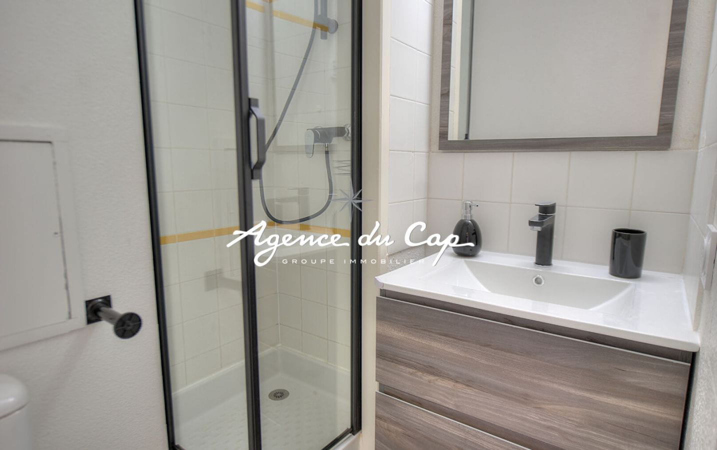 APPARTEMENT VUE MER 3 PIECES A VENDRE 6/8 COUCHAGES DERNIER ETAGE PROCHE MER PARKING PRIVATIF A SAINT RAPHAEL Image 9