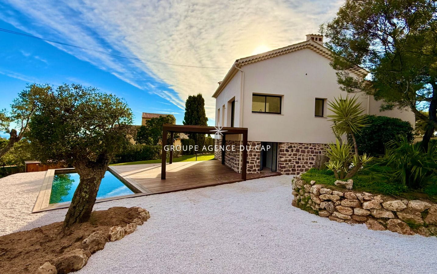 LES ISSAMBRES – VILLA CONTEMPORAINE 214M² 6 PIECES VUE MER Image 3