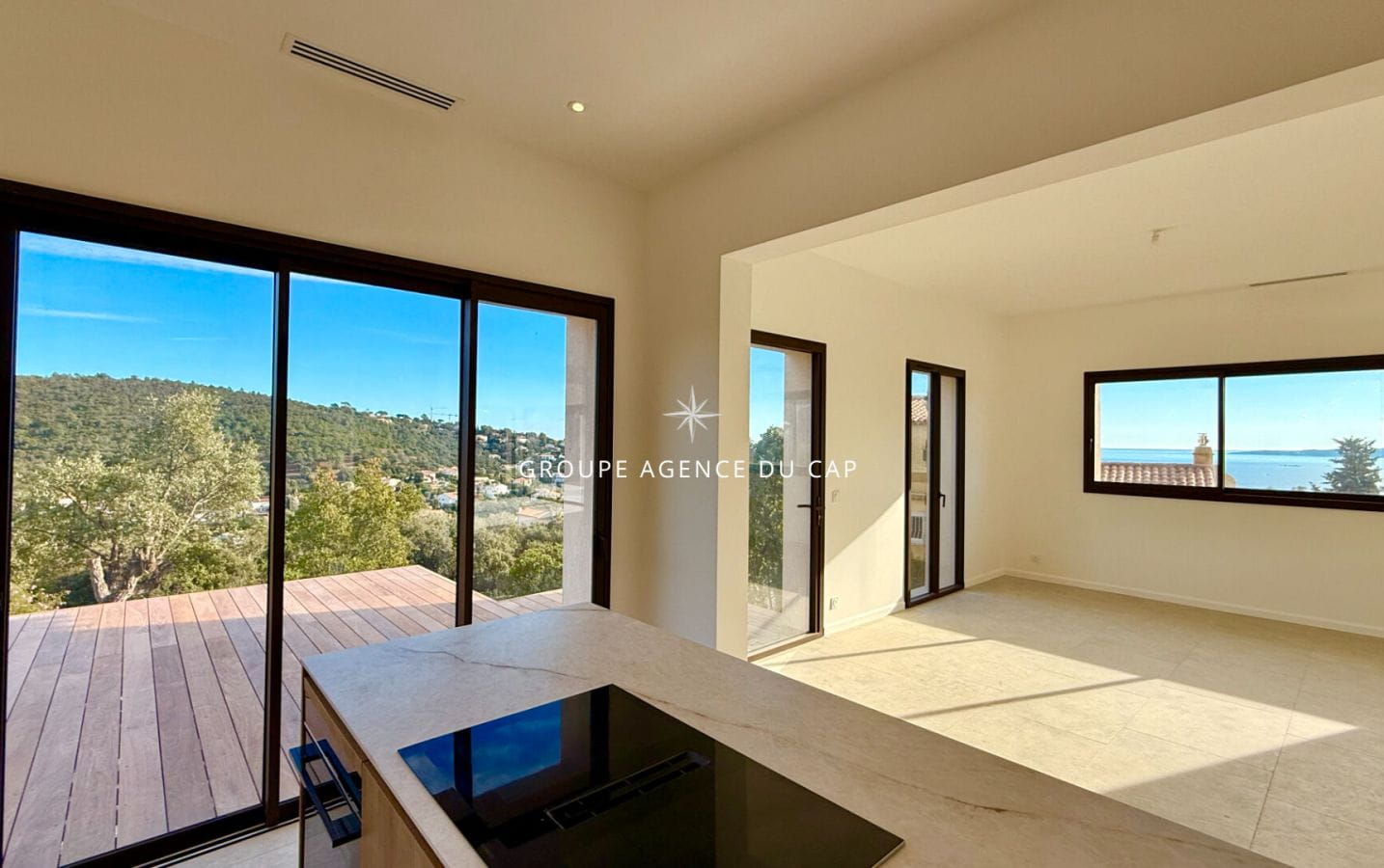 LES ISSAMBRES – VILLA CONTEMPORAINE 214M² 6 PIECES VUE MER Image 4