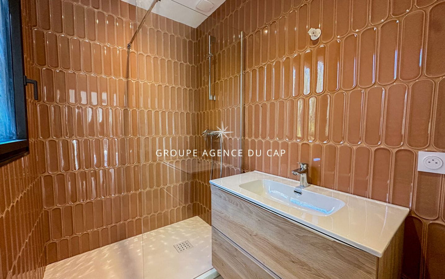 LES ISSAMBRES – VILLA CONTEMPORAINE 214M² 6 PIECES VUE MER Image 8