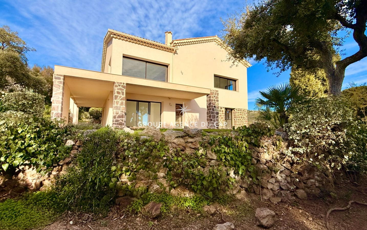 VILLA CONTEMPORAINE 214M² 6 PIECES VUE MER, AUX ISSAMBRES Image 2