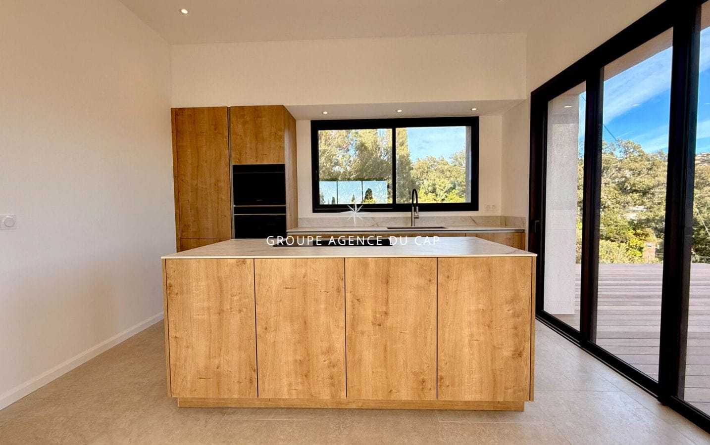 VILLA CONTEMPORAINE 214M² 6 PIECES VUE MER, AUX ISSAMBRES Image 5