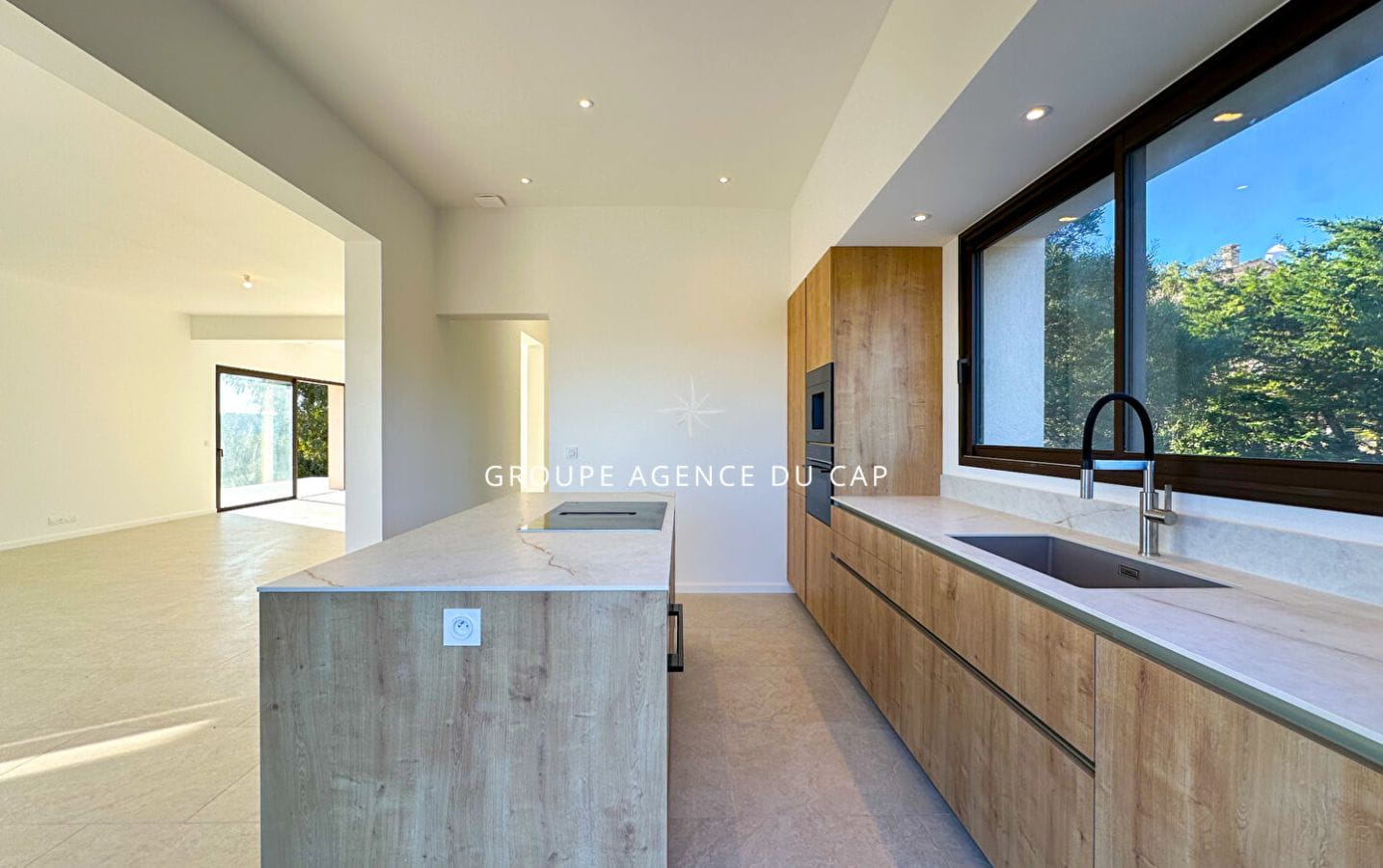 VILLA CONTEMPORAINE 214M² 6 PIECES VUE MER, AUX ISSAMBRES Image 6