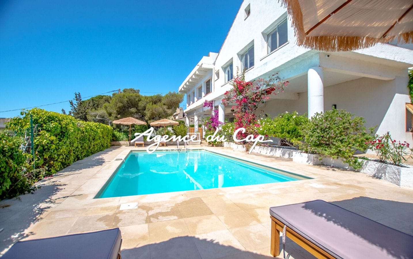 À VENDRE PROPRIÉTÉ D’UNE SURFACE DE 515M² AVEC 10 CHAMBRES ET PISCINE, À 200M DES PLAGES DES ISSAMBRES Image 0