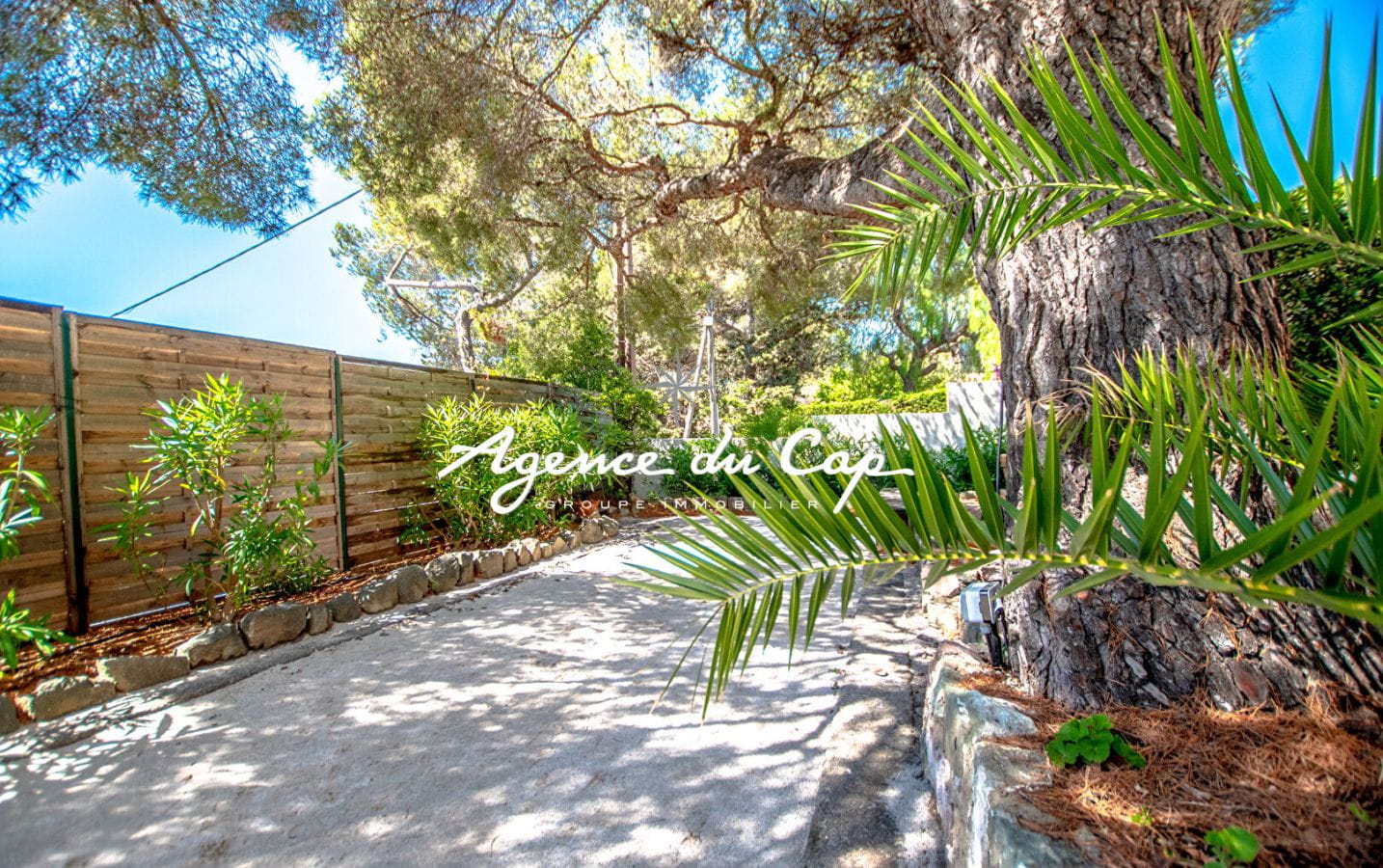 À VENDRE PROPRIÉTÉ D’UNE SURFACE DE 515M² AVEC 10 CHAMBRES ET PISCINE, À 200M DES PLAGES DES ISSAMBRES Image 4