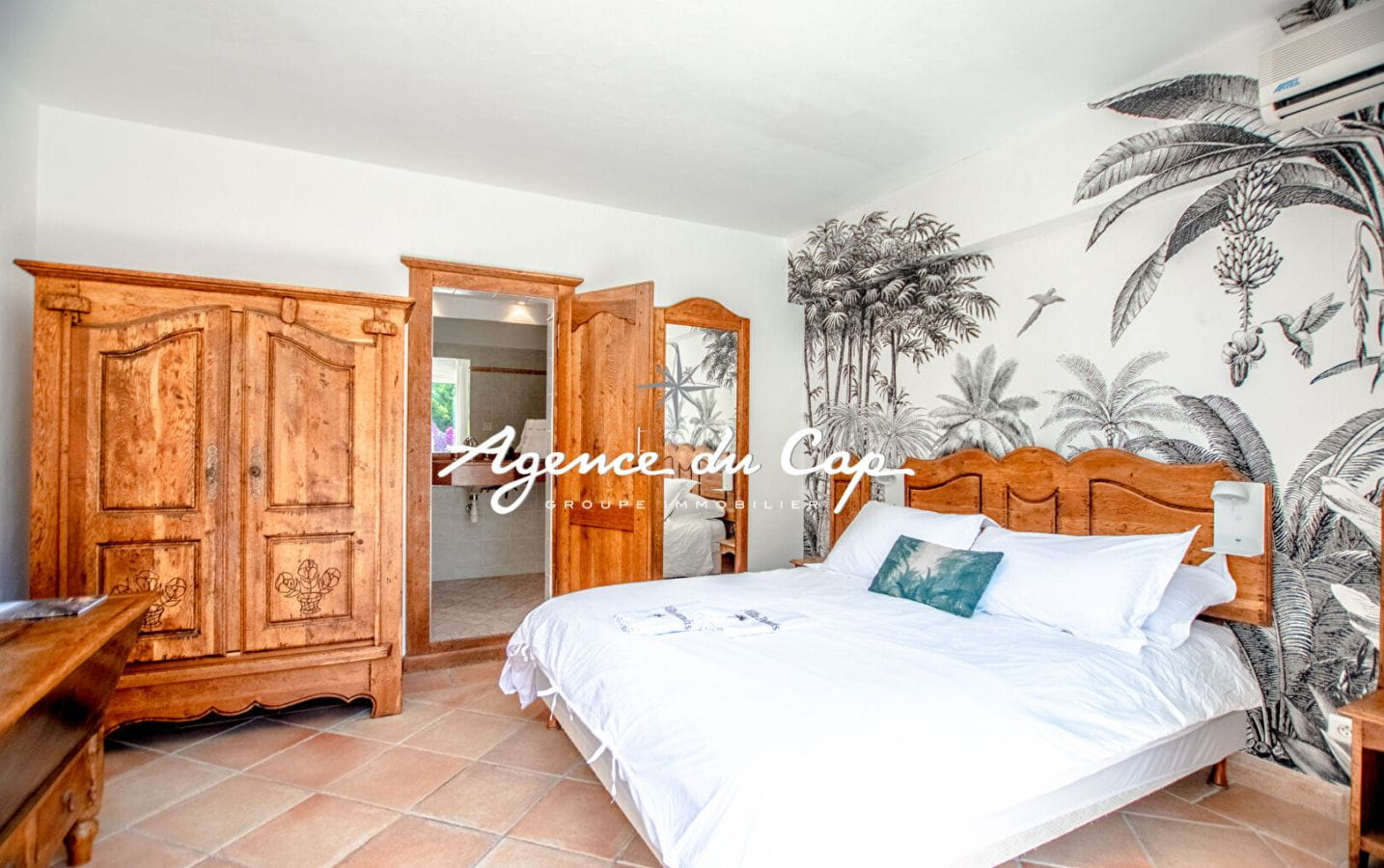 À VENDRE PROPRIÉTÉ D’UNE SURFACE DE 515M² AVEC 10 CHAMBRES ET PISCINE, À 200M DES PLAGES DES ISSAMBRES Image 6